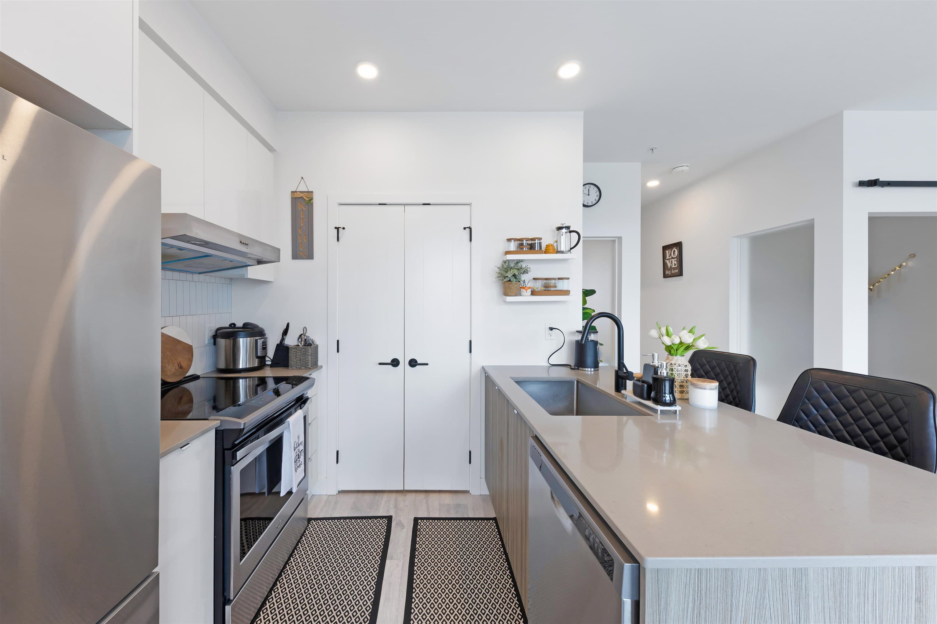 406 - 32828 Landeau Place, Abbotsford, V2S 0M4 — photo 3