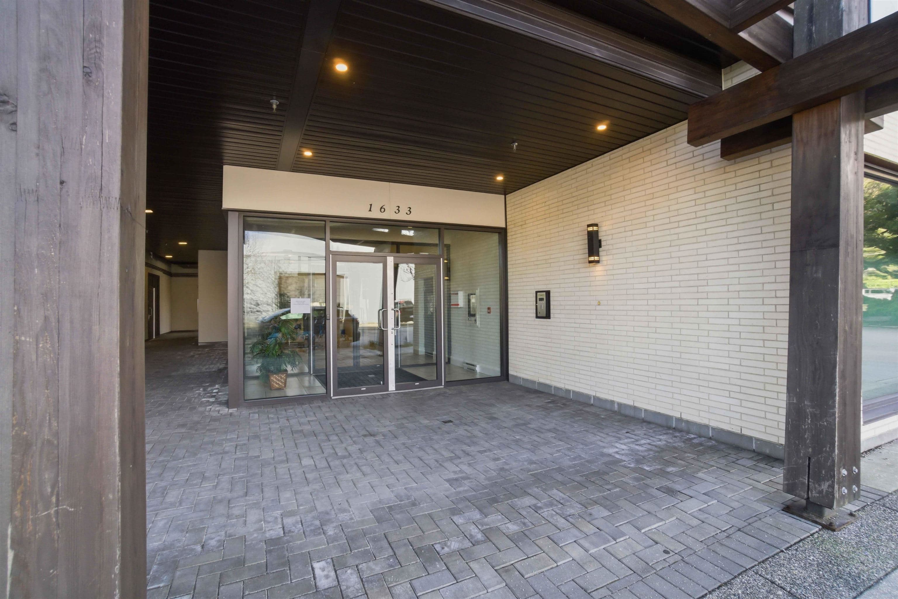 204 - 1633 Tatlow Avenue, North Vancouver, V7P 2Z8 — photo 4