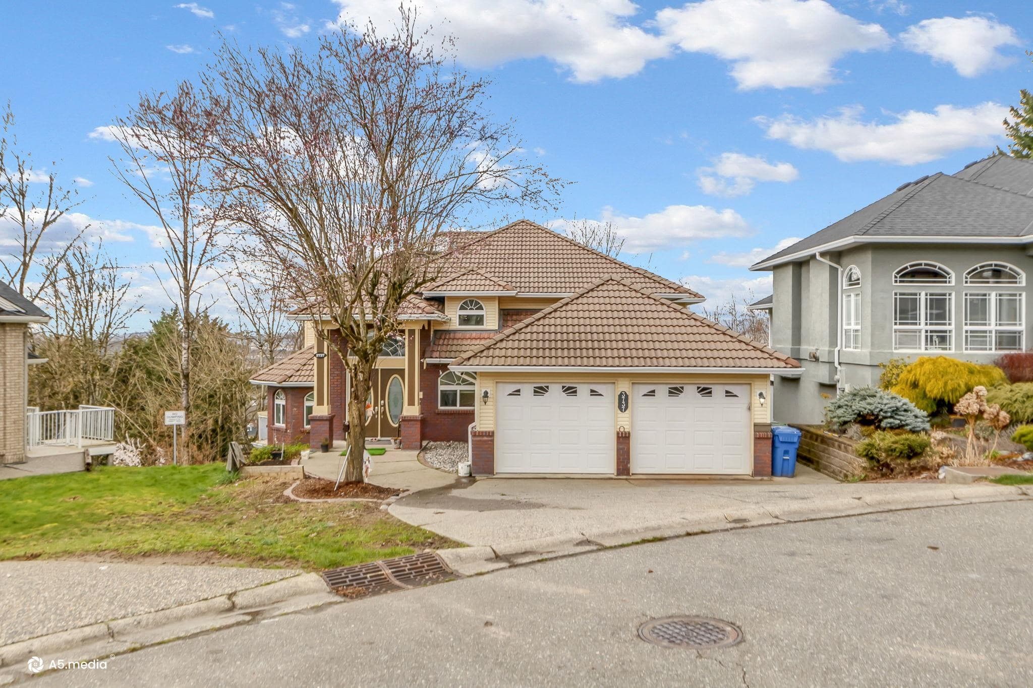 3737 Lethbridge Drive, Abbotsford, V3G 1J5 — photo 1
