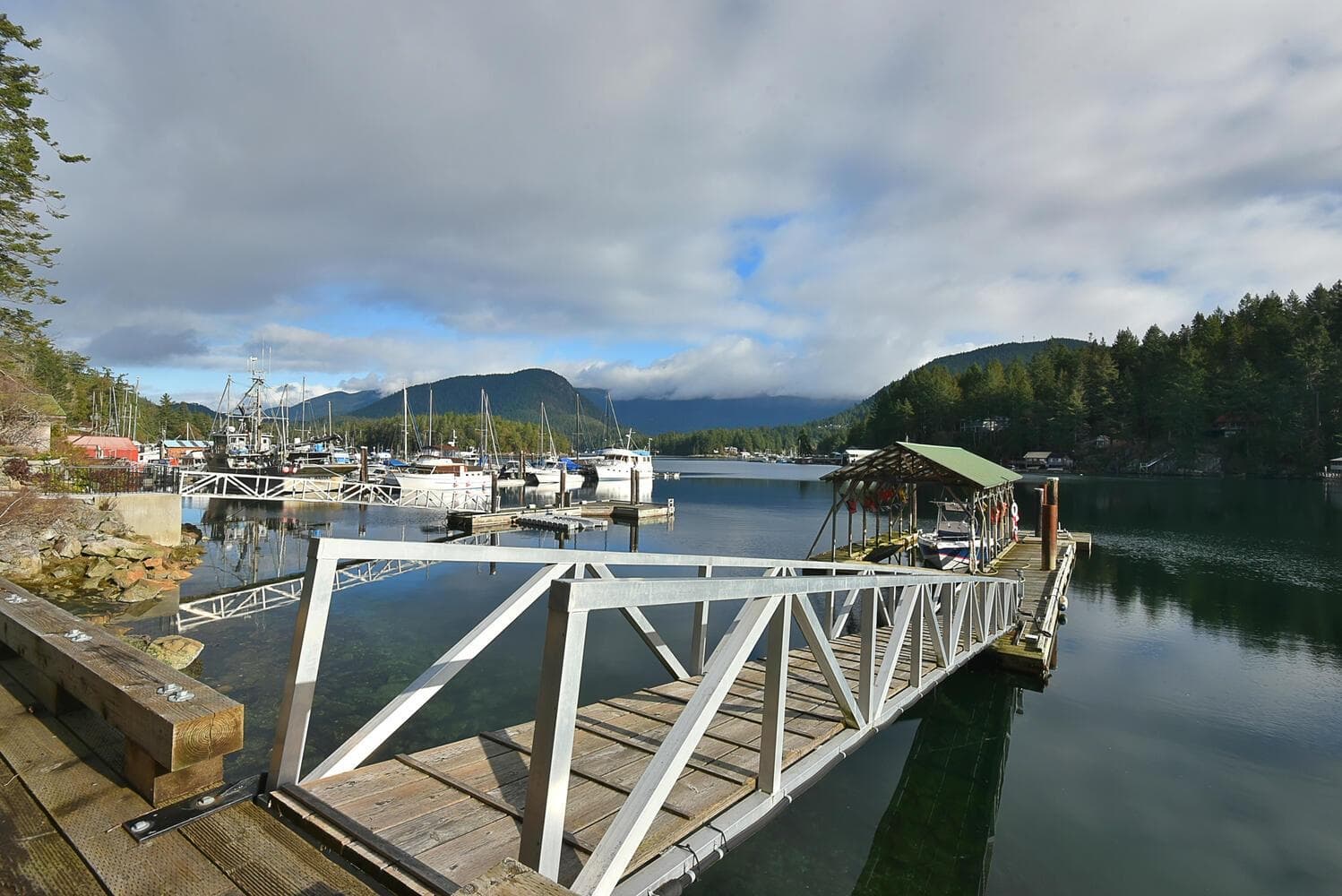 4650 Gerrans Bay Road, Madeira Park, V0N 2H1 — photo 2