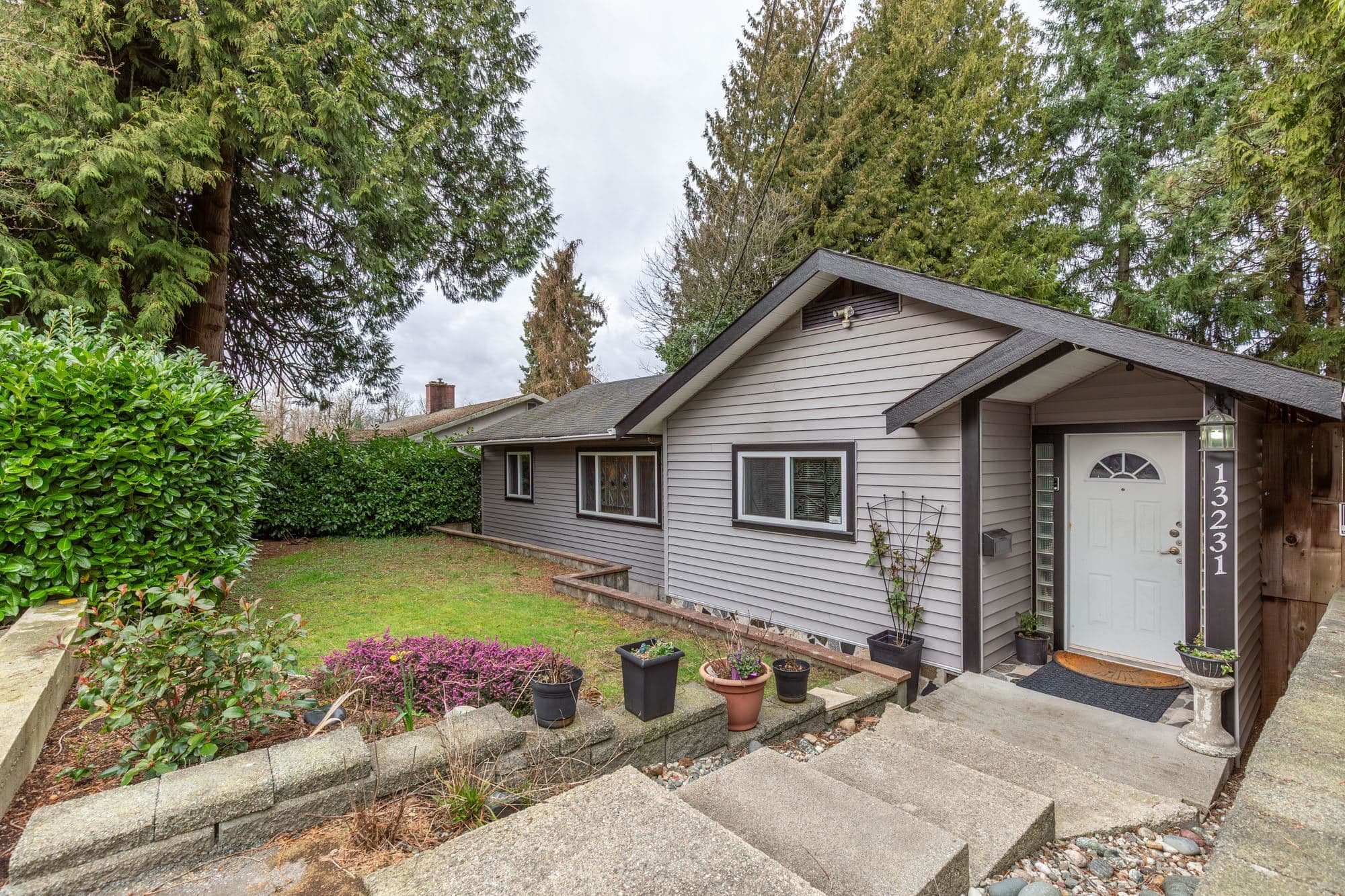 13231 112b Avenue, Surrey, V3R 2H4 — photo 2