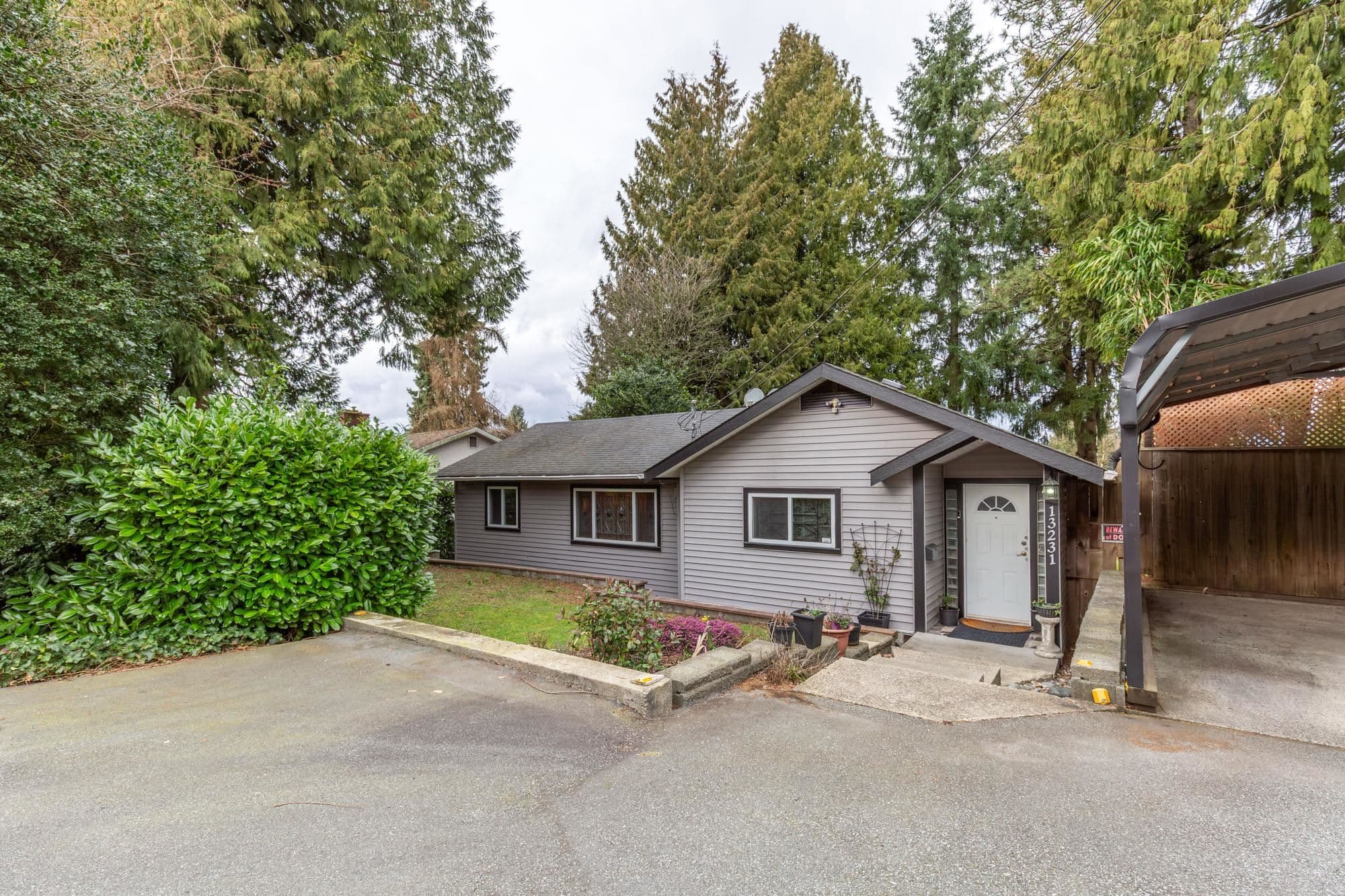 13231 112b Avenue, Surrey, V3R 2H4 — photo 1
