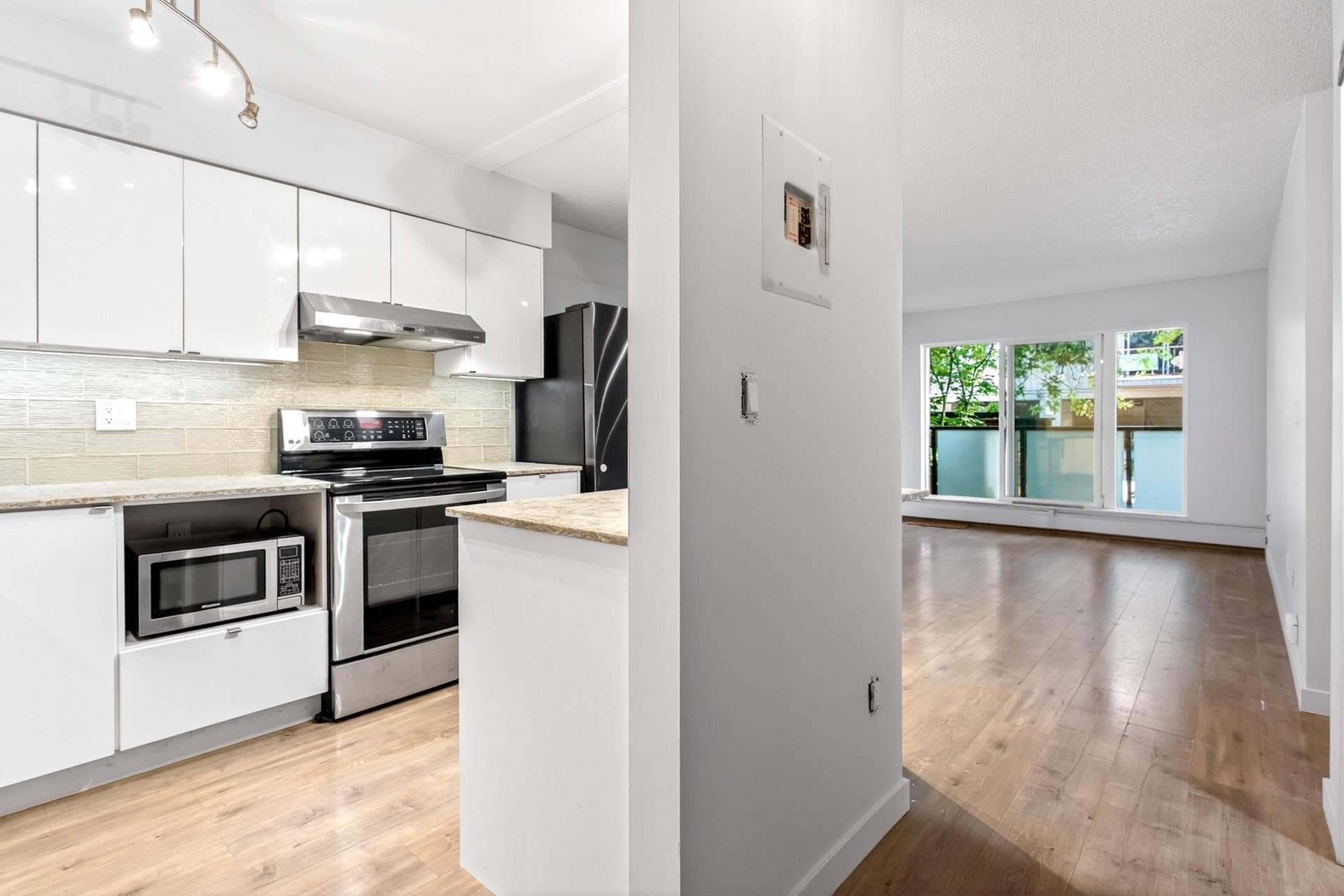 205 - 2328 Oxford Street, Vancouver, V5L 1G3 — photo 4