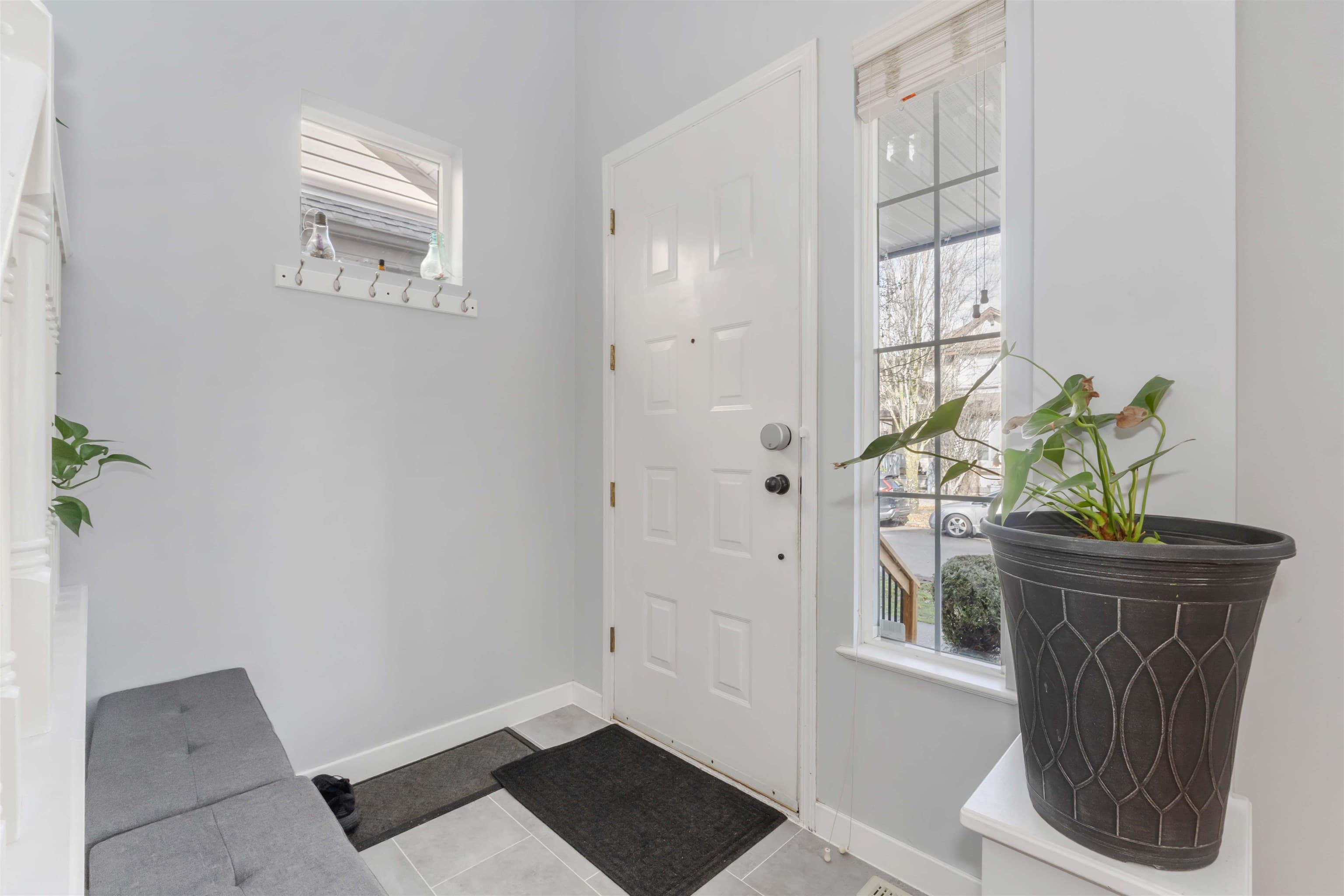 18476 66a Avenue, Surrey, V3S 9B1 — photo 3