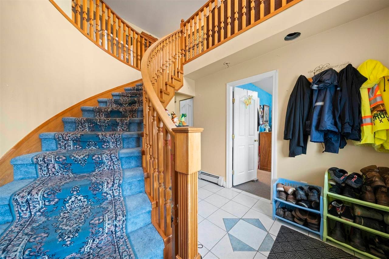 31533 Homestead Crescent, Abbotsford, V2T 6V6 — photo 2