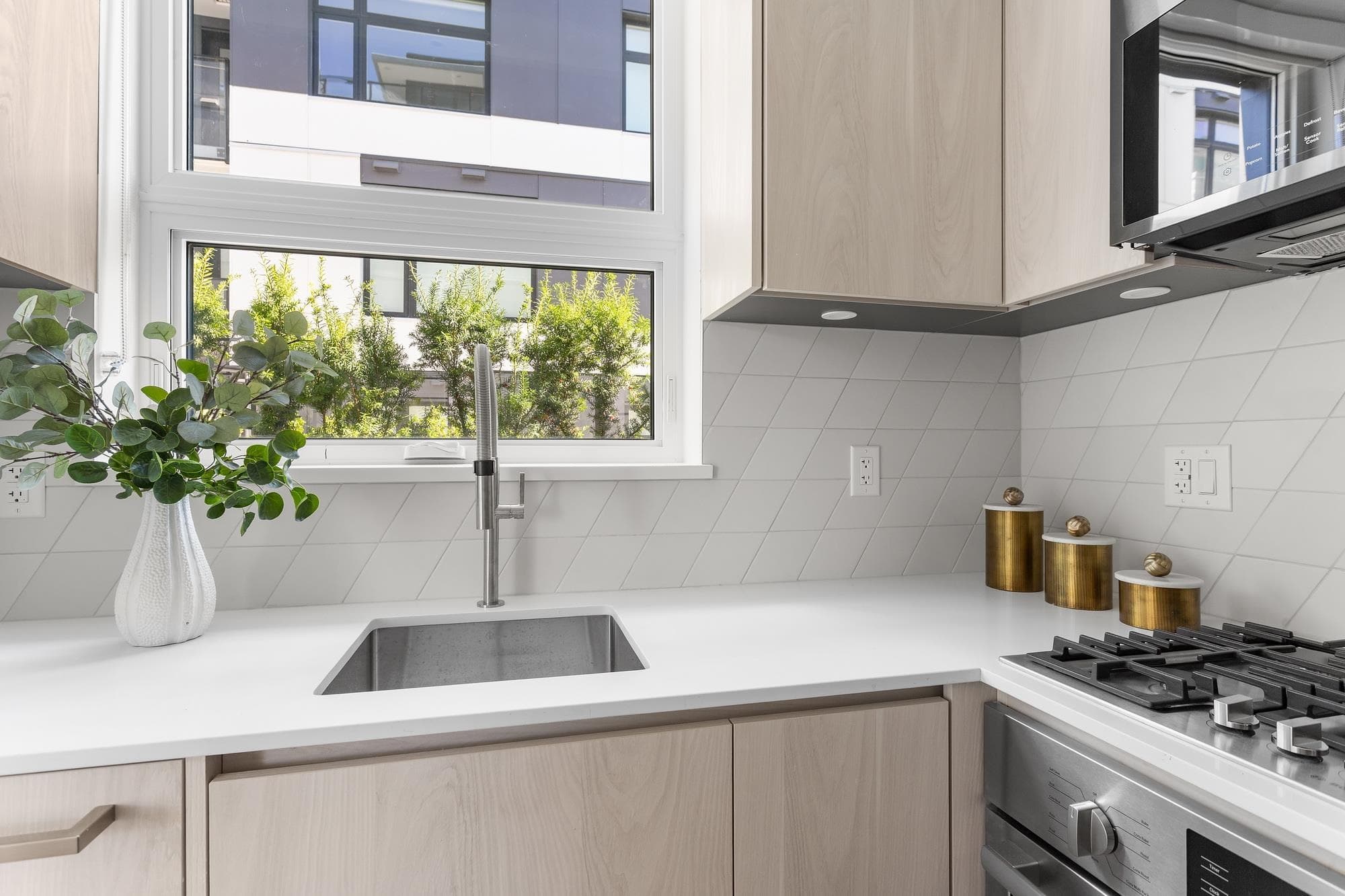 3249 Clive Avenue, Vancouver, V5R 4V3 — photo 1