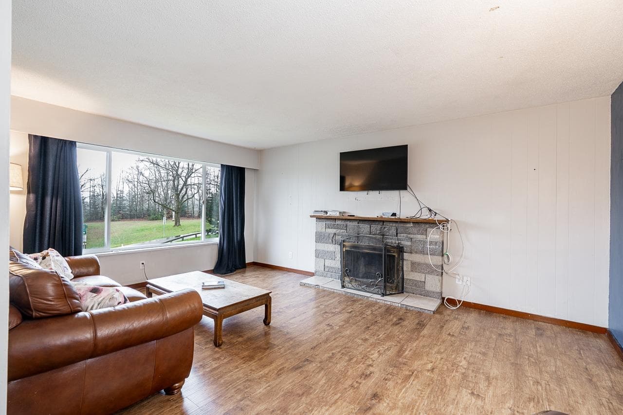 15058 Robin Crescent, Surrey, V3R 4X8 — photo 3