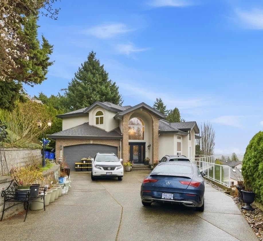 2247 Mountain Drive, Abbotsford, V3G 1E4 — photo 1