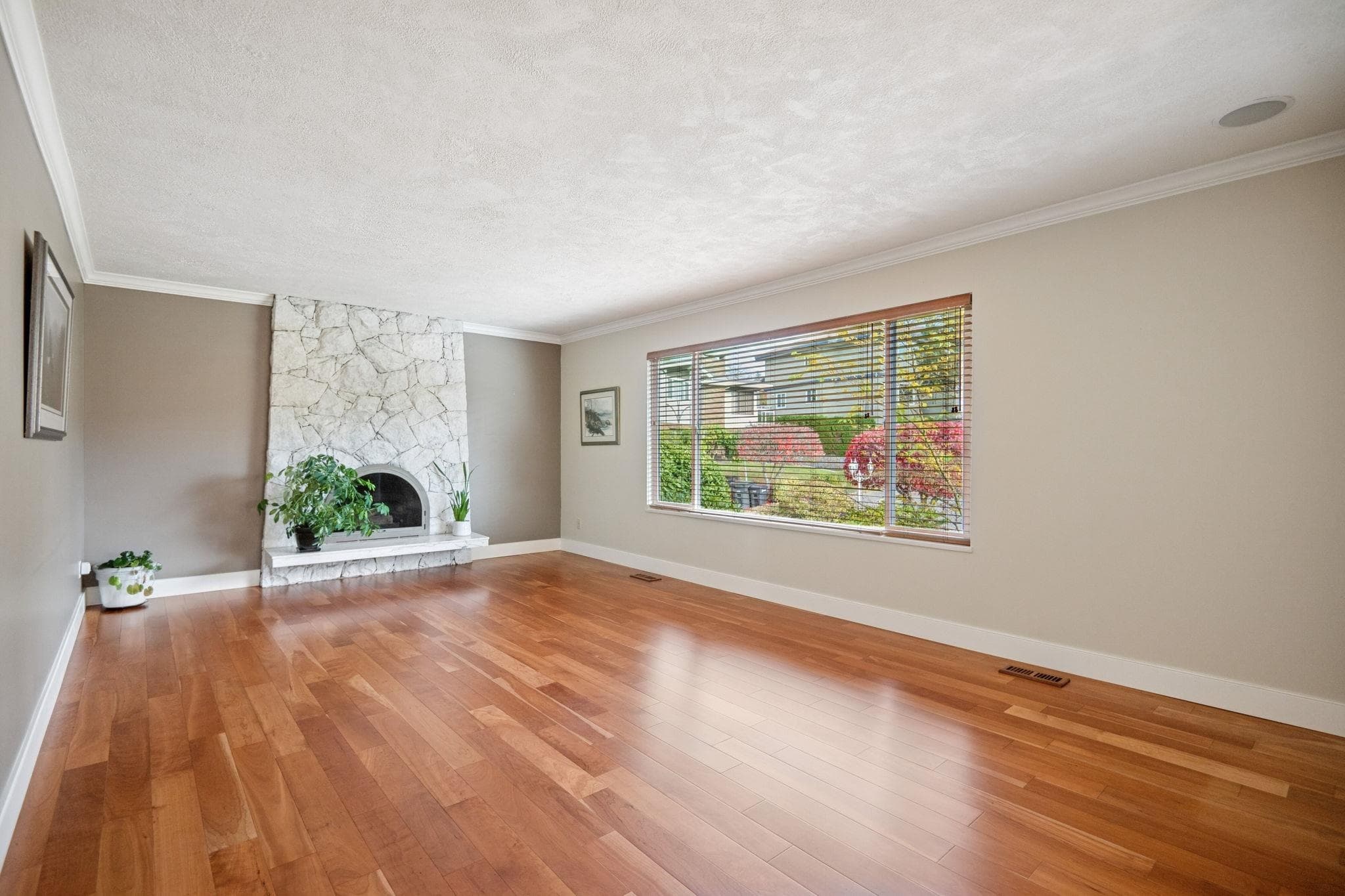 5508 Cedardale Court, Burnaby, V5B 2B8 — photo 5