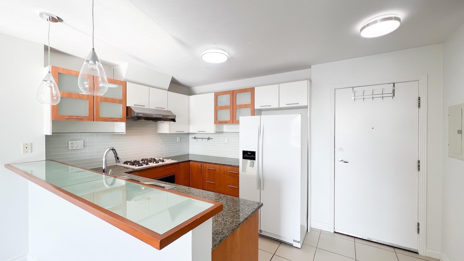 816 - 7831 Westminster Highway, Richmond, V6X 4J4 — photo 2