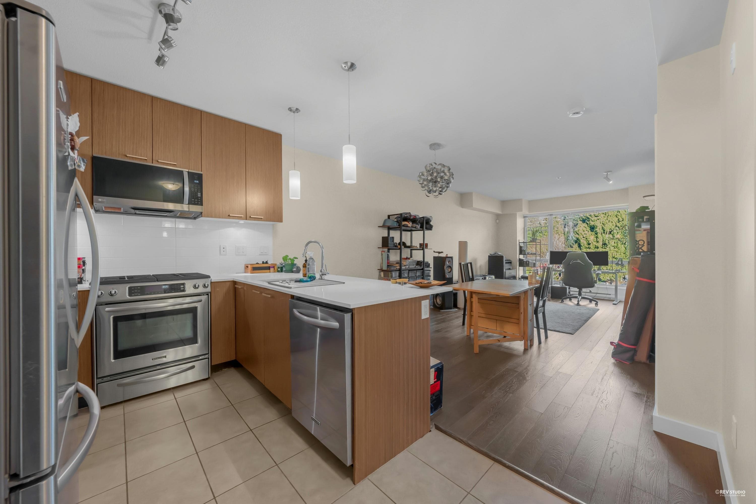 315 - 1330 Marine Drive, North Vancouver, V7P 1T4 — photo 1