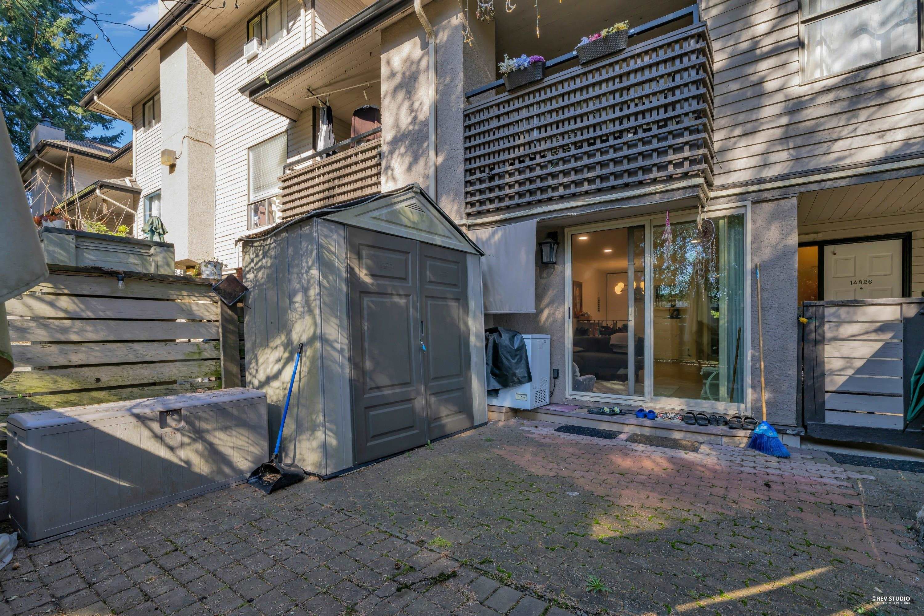 14826 - Holly Park Lane, Surrey, V3R 6Y2 — photo 2
