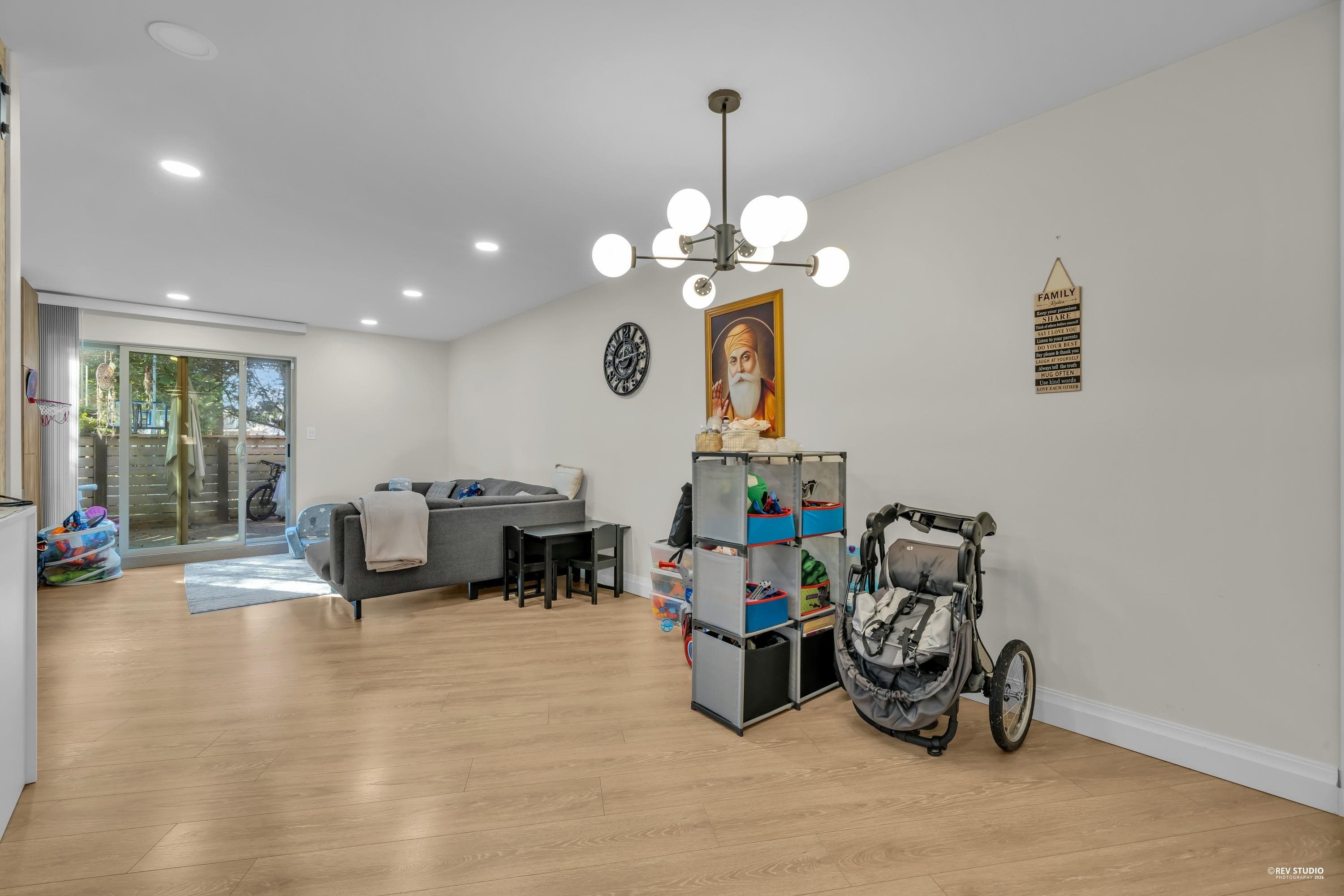 14826 - Holly Park Lane, Surrey, V3R 6Y2 — photo 5