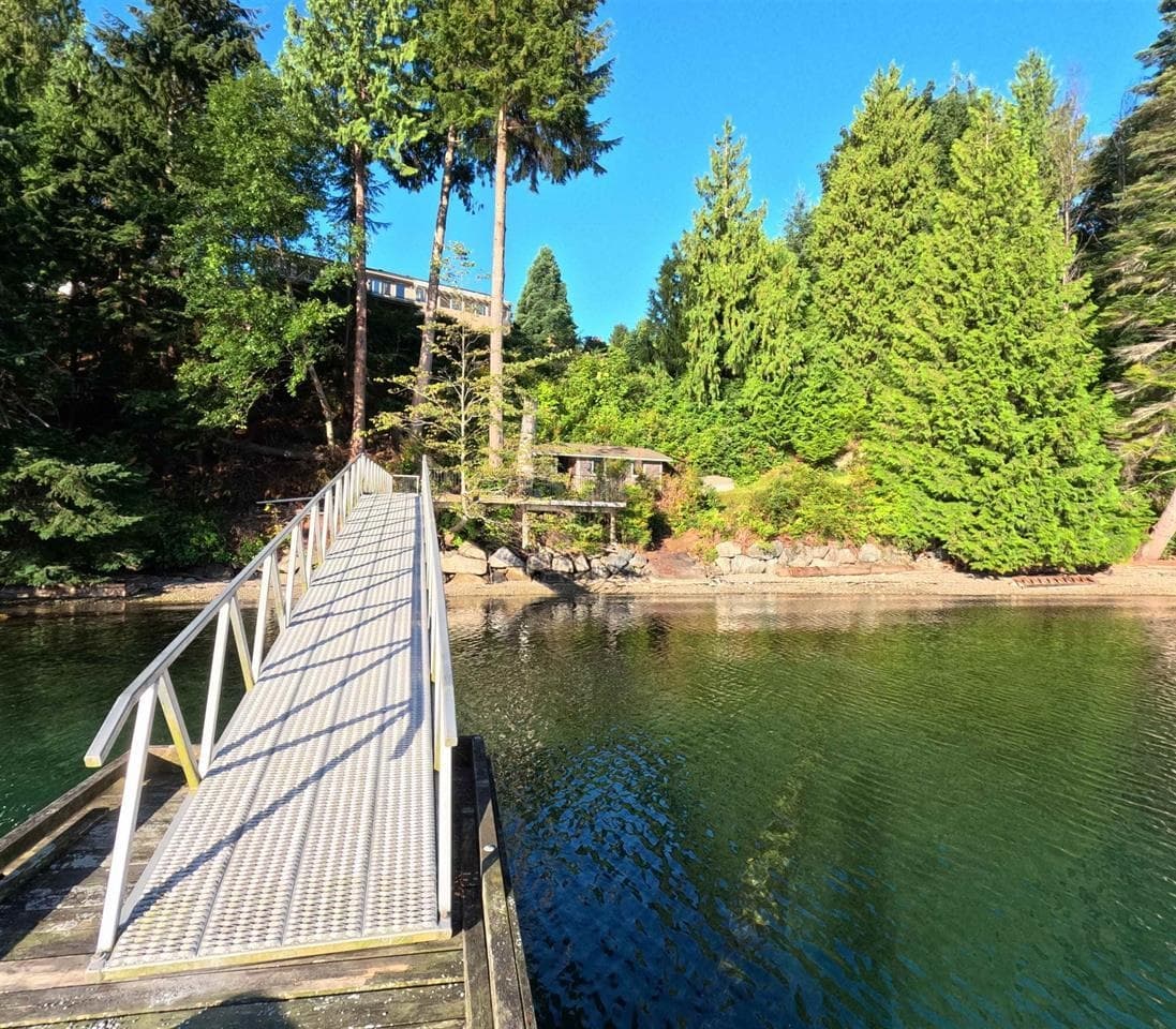 6448 N Gale Avenue, Sechelt, V7Z 0L1 — photo 3