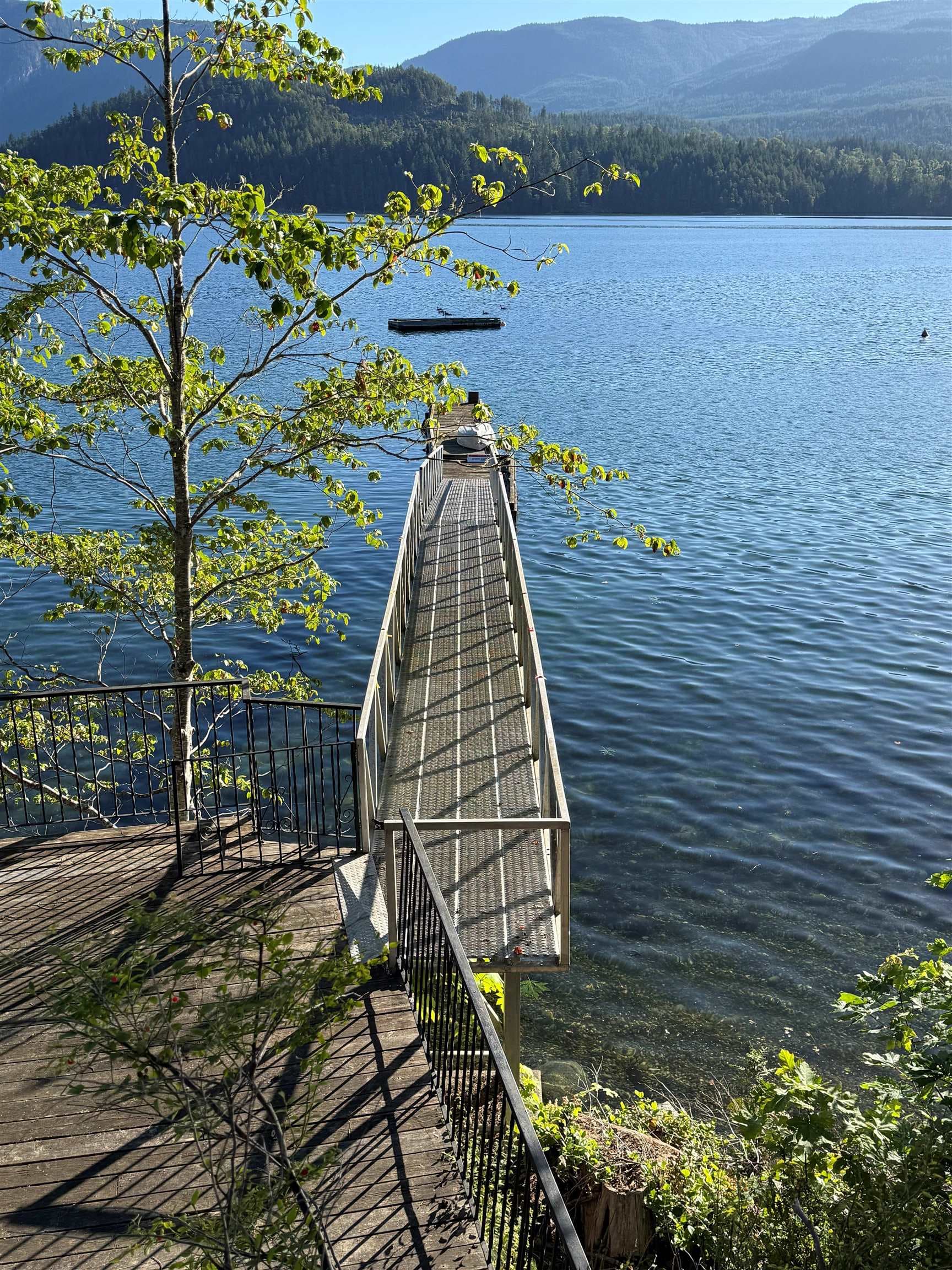 6448 N Gale Avenue, Sechelt, V7Z 0L1 — photo 4