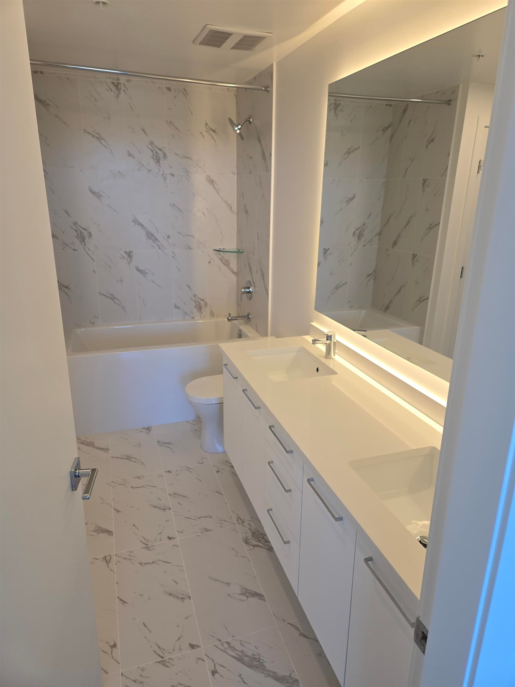 2001 - 1588 Johnston Road, White Rock, V4B 3Z7 — photo 4