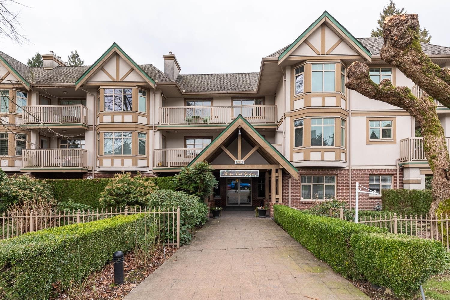 504 - 2059 Chesterfield Avenue, North Vancouver, V7M 2P4 — photo 1