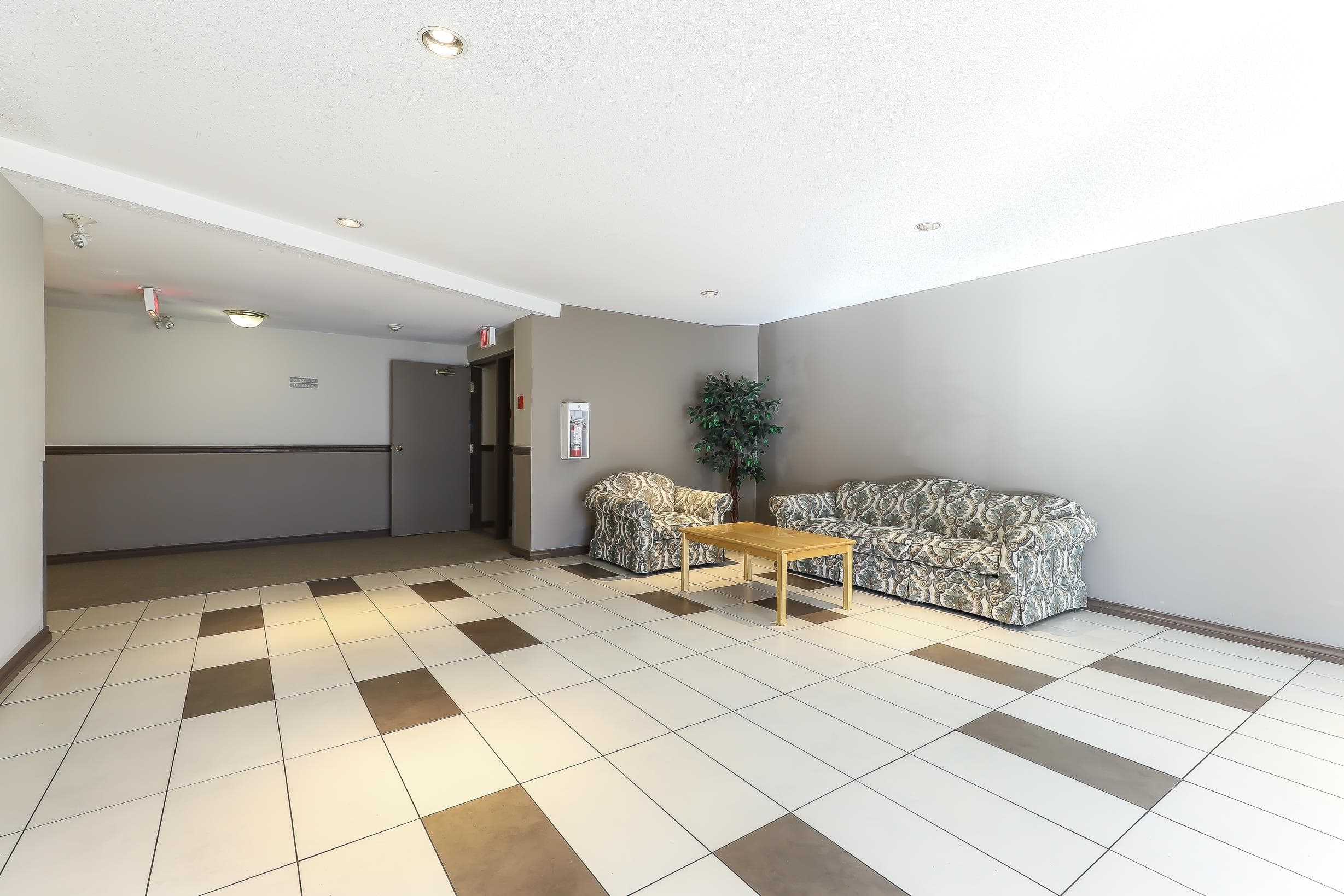 210 - 15110 108 Avenue, Surrey, V3R 0T6 — photo 3