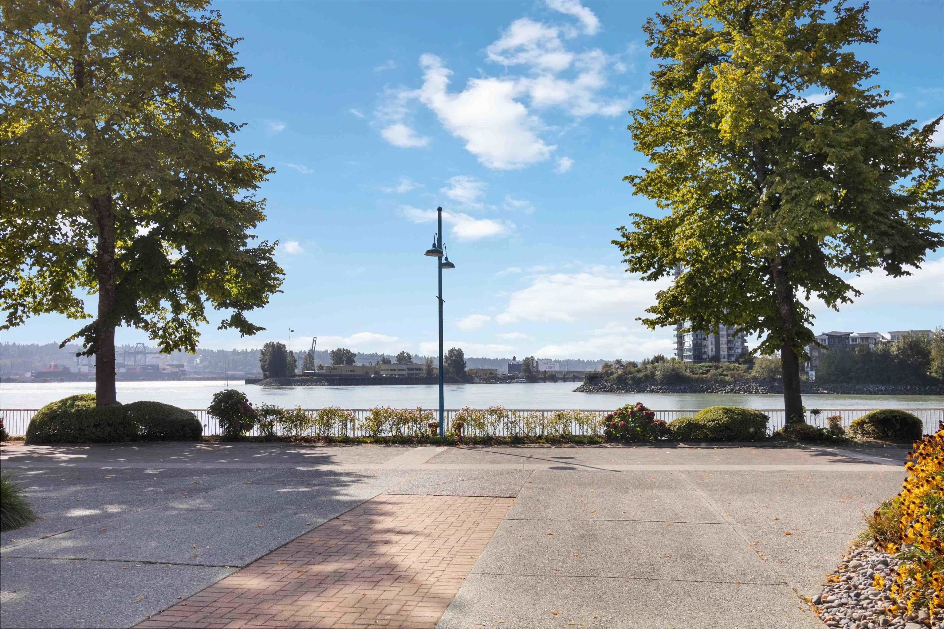 102 - 1230 Quayside Drive, New Westminster, V3M 6H1 — photo 4