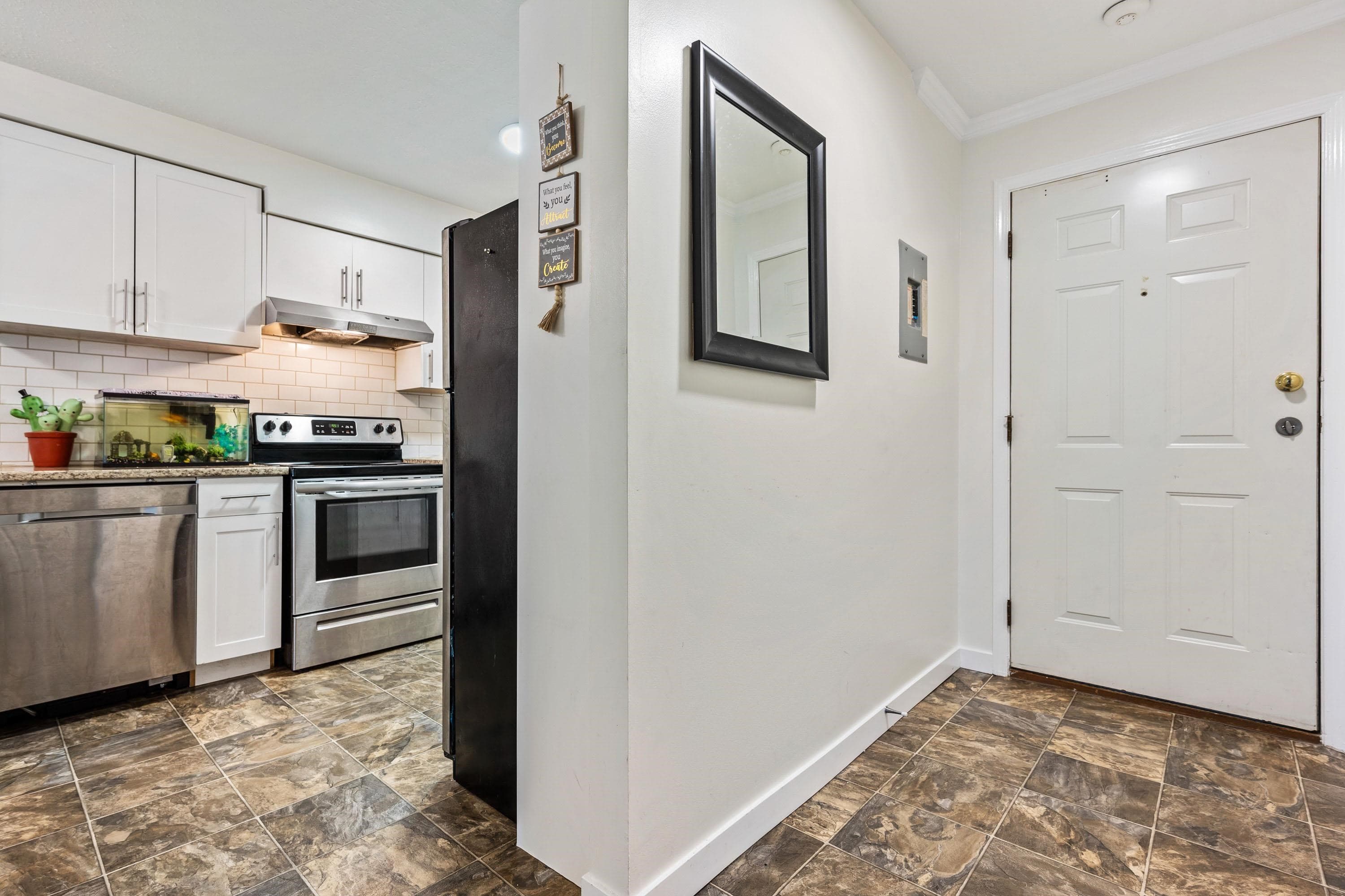 207 - 7435 Shaw Avenue, Chilliwack, V2R 3C1 — photo 2