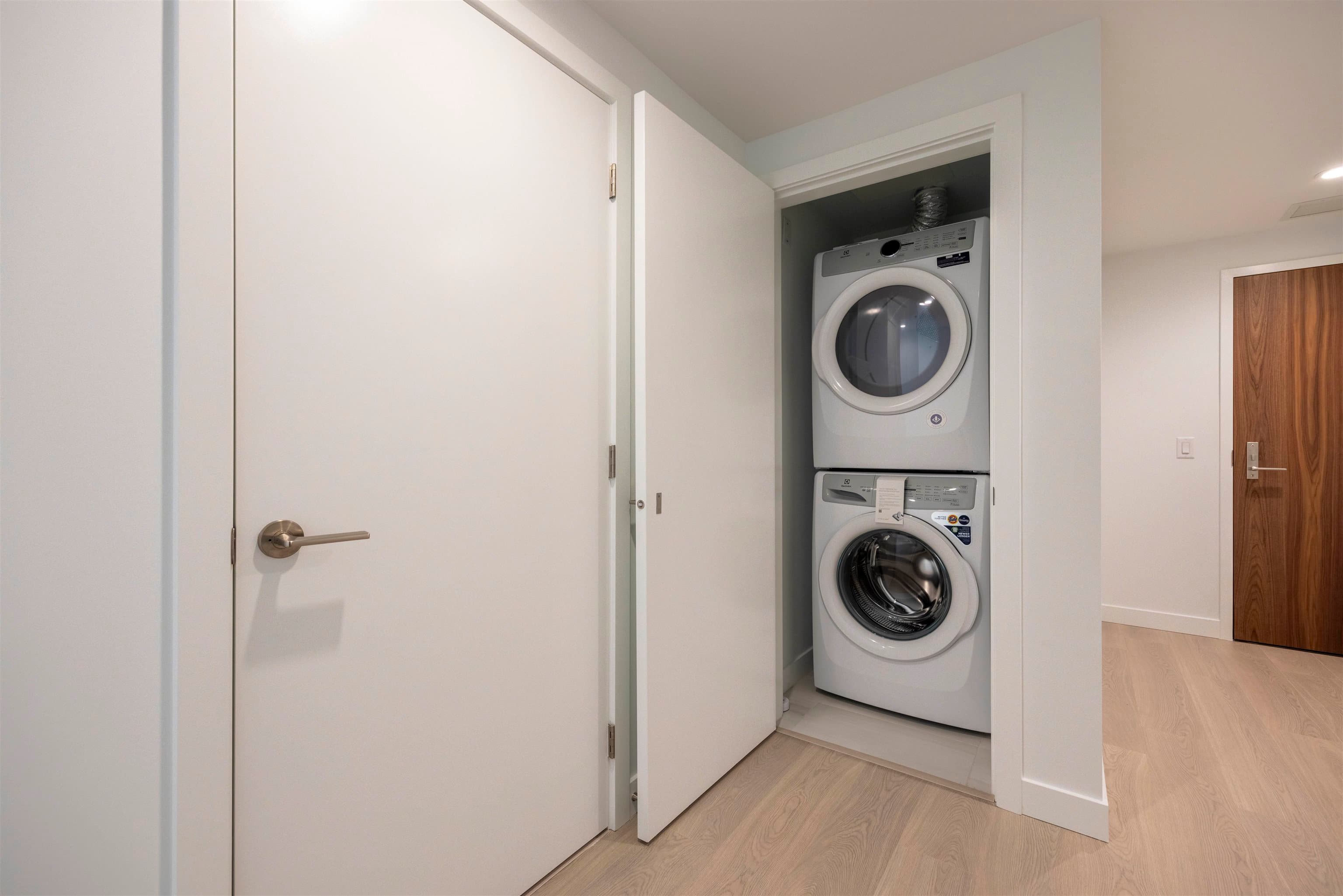 207 - 6537 Telford Avenue, Burnaby, V5H 0K9 — photo 2