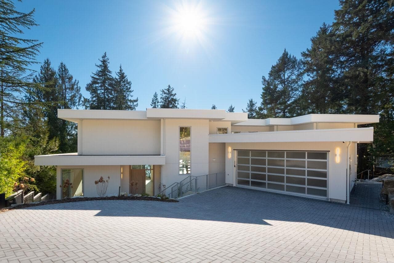 4437 Piccadilly North, West Vancouver, V7W 1C8 — photo 1