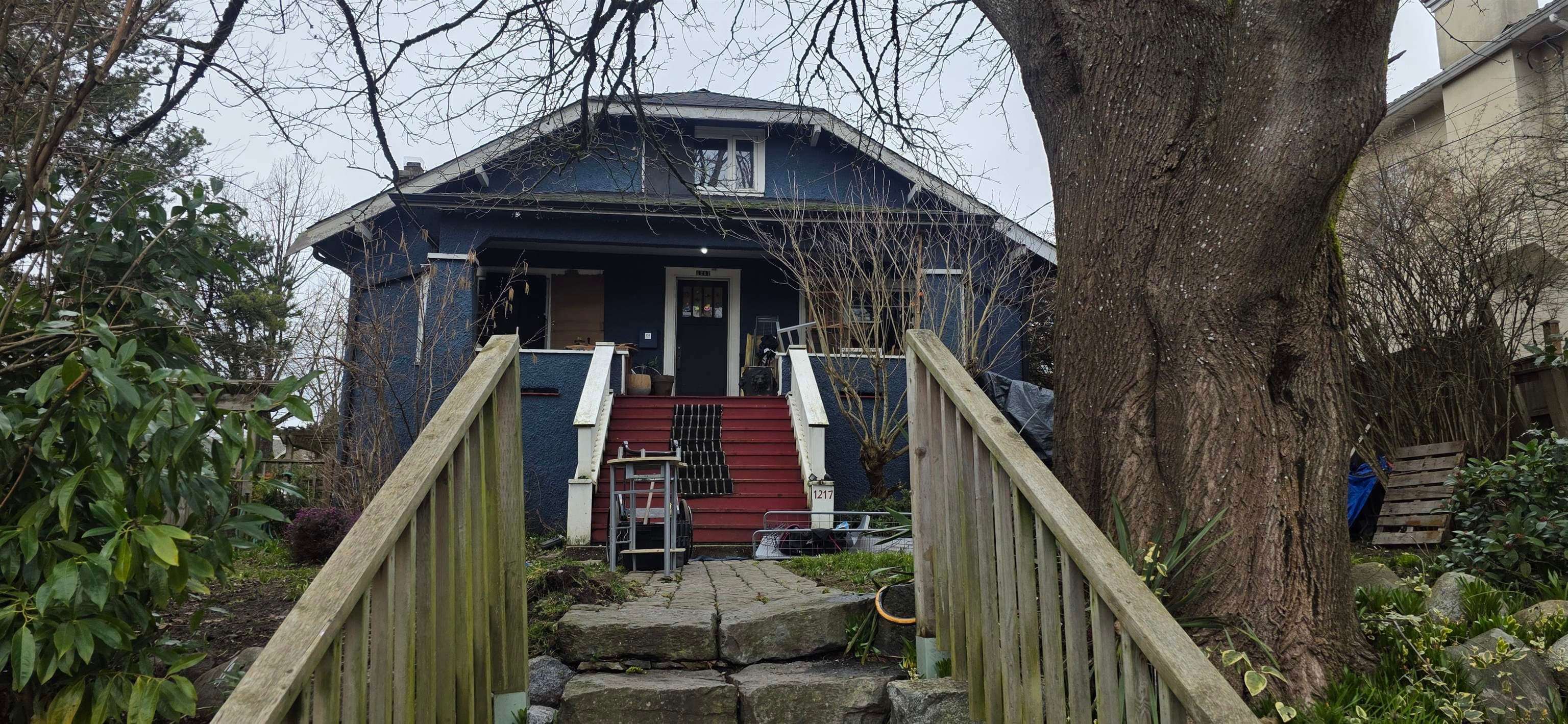 1217 Sixth Avenue, New Westminster, V3M 2C1 — photo 1