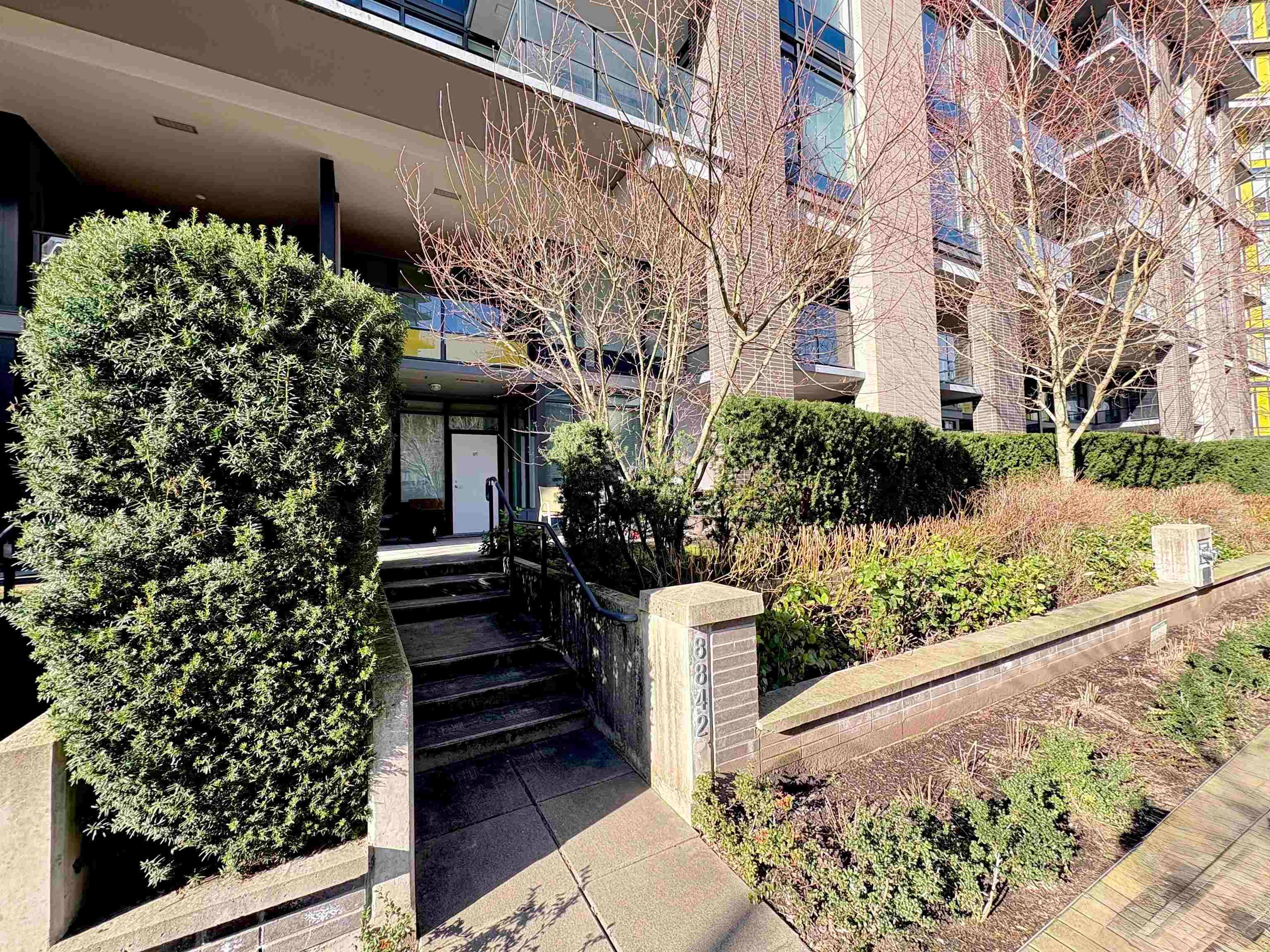 8842 University Crescent, Burnaby, V5A 0C8 — photo 5