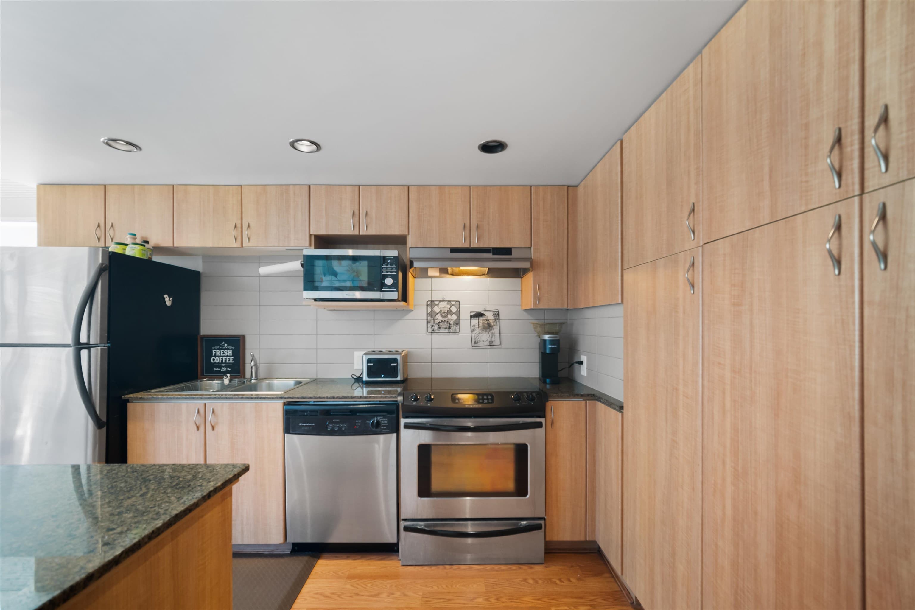 409 - 9232 University Crescent, Burnaby, V5A 0A3 — photo 5