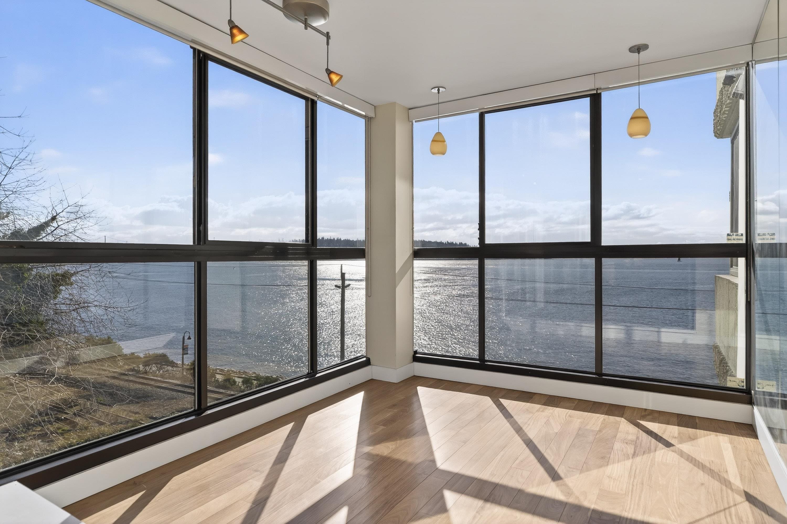 203 - 2090 Argyle Avenue, West Vancouver, V7V 4R4 — photo 4