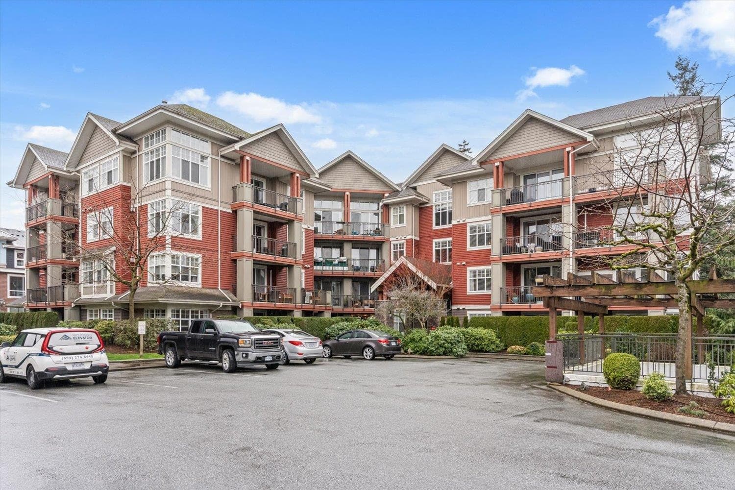301A - 45595 Tamihi Way, Chilliwack, V2R 0G3 — photo 1