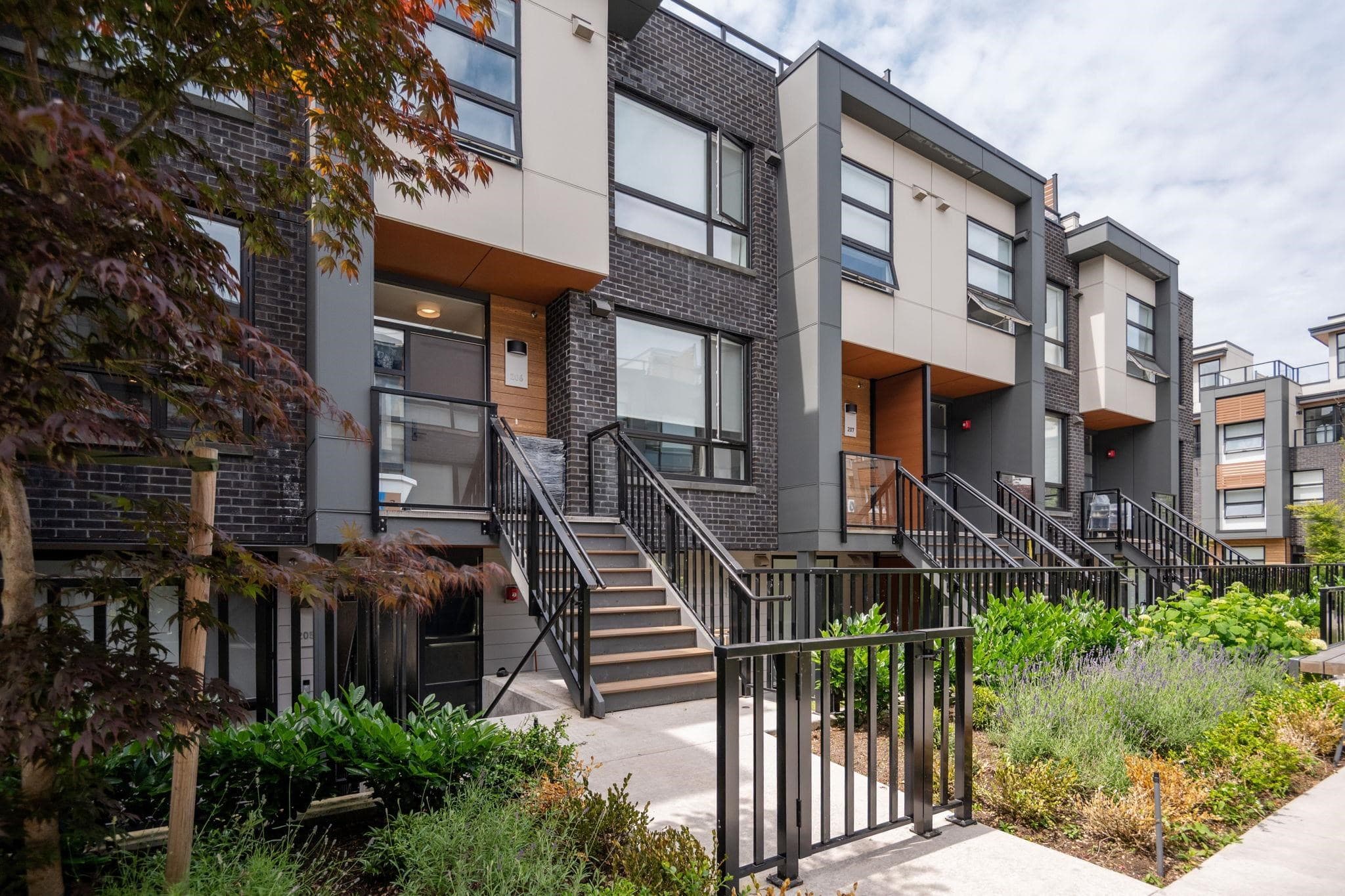 206 - 6085 Irmin Street, Burnaby, V5J 5C5 — photo 1