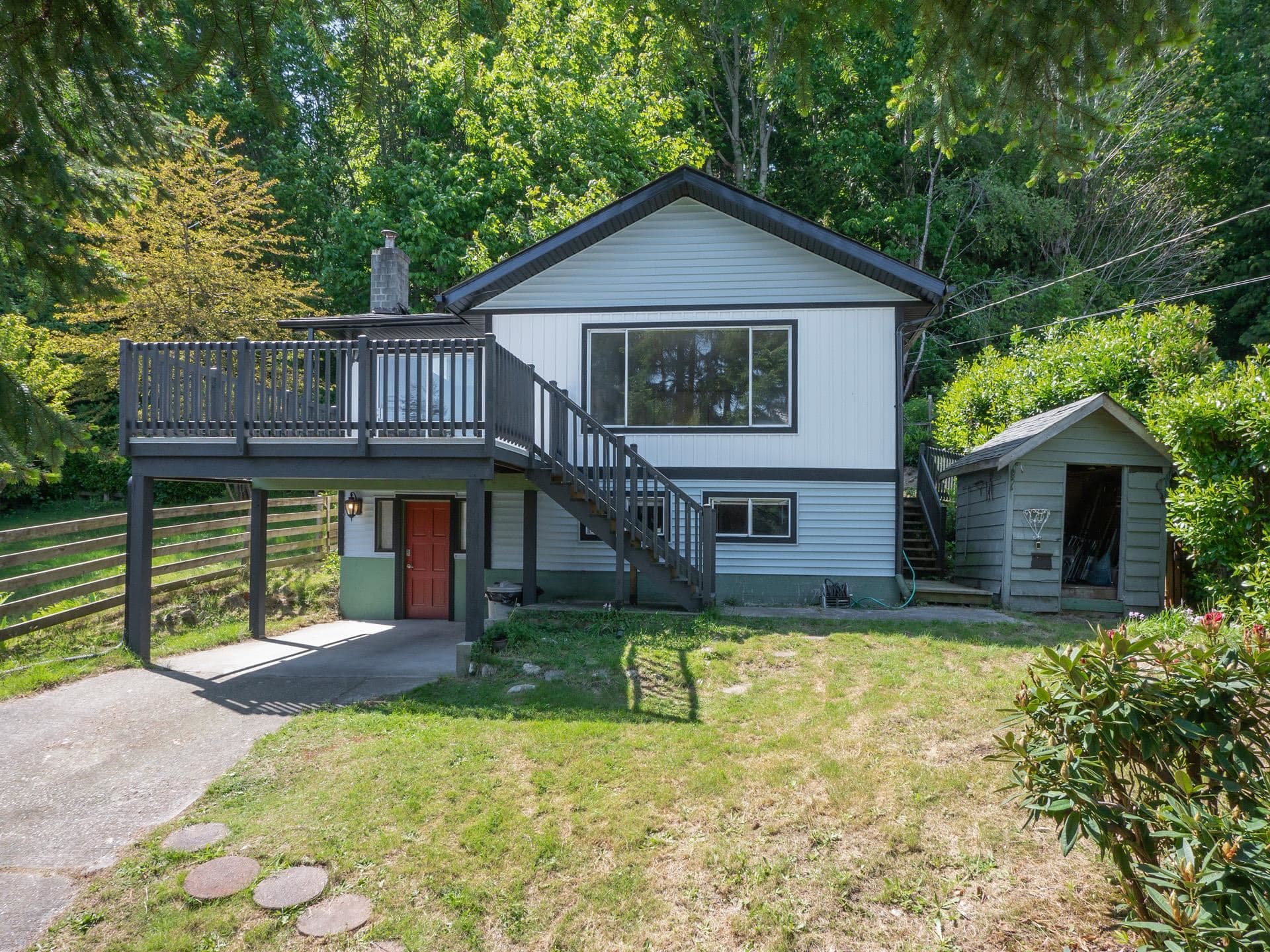 642 Gower Point Road, Gibsons, V0N 1V8 — photo 1