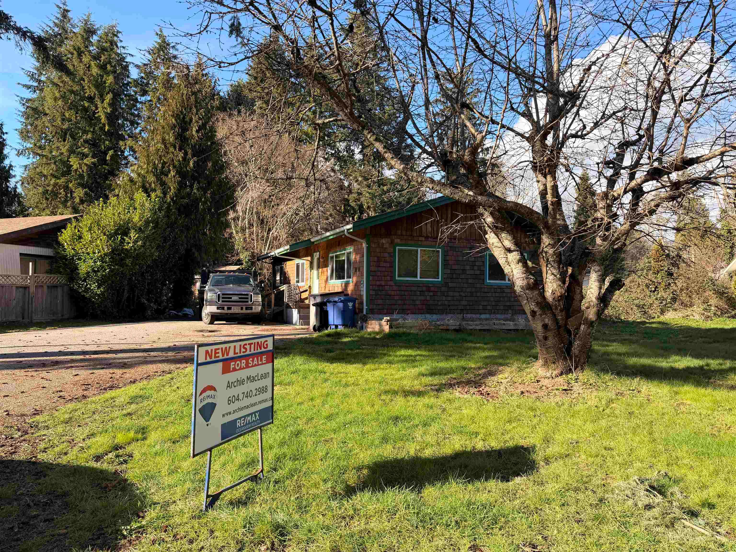 4488 Hupit Street, Sechelt, V7Z 0B3 — photo 1