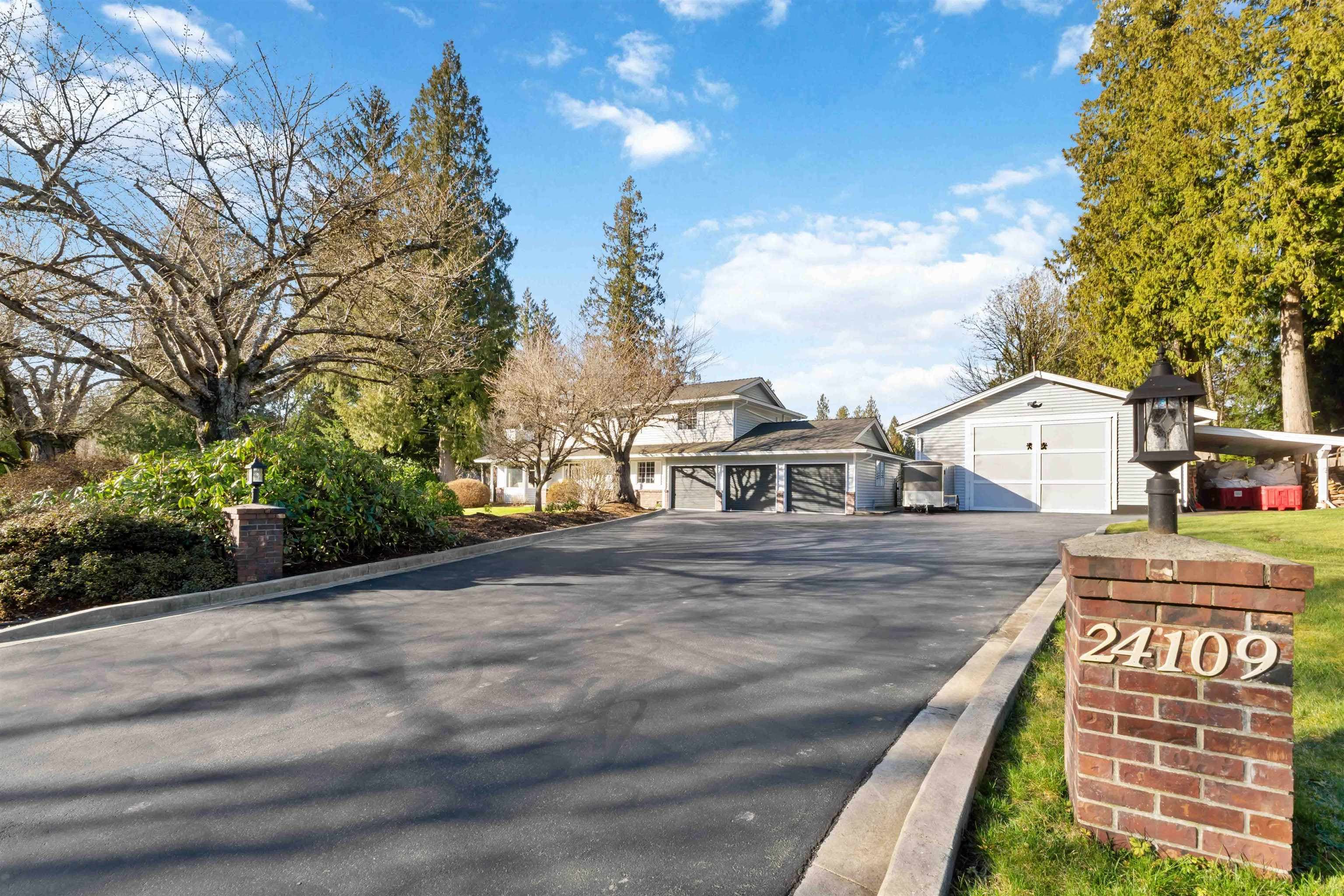 24109 124 Avenue, Maple Ridge, V4R 1N3 — photo 1