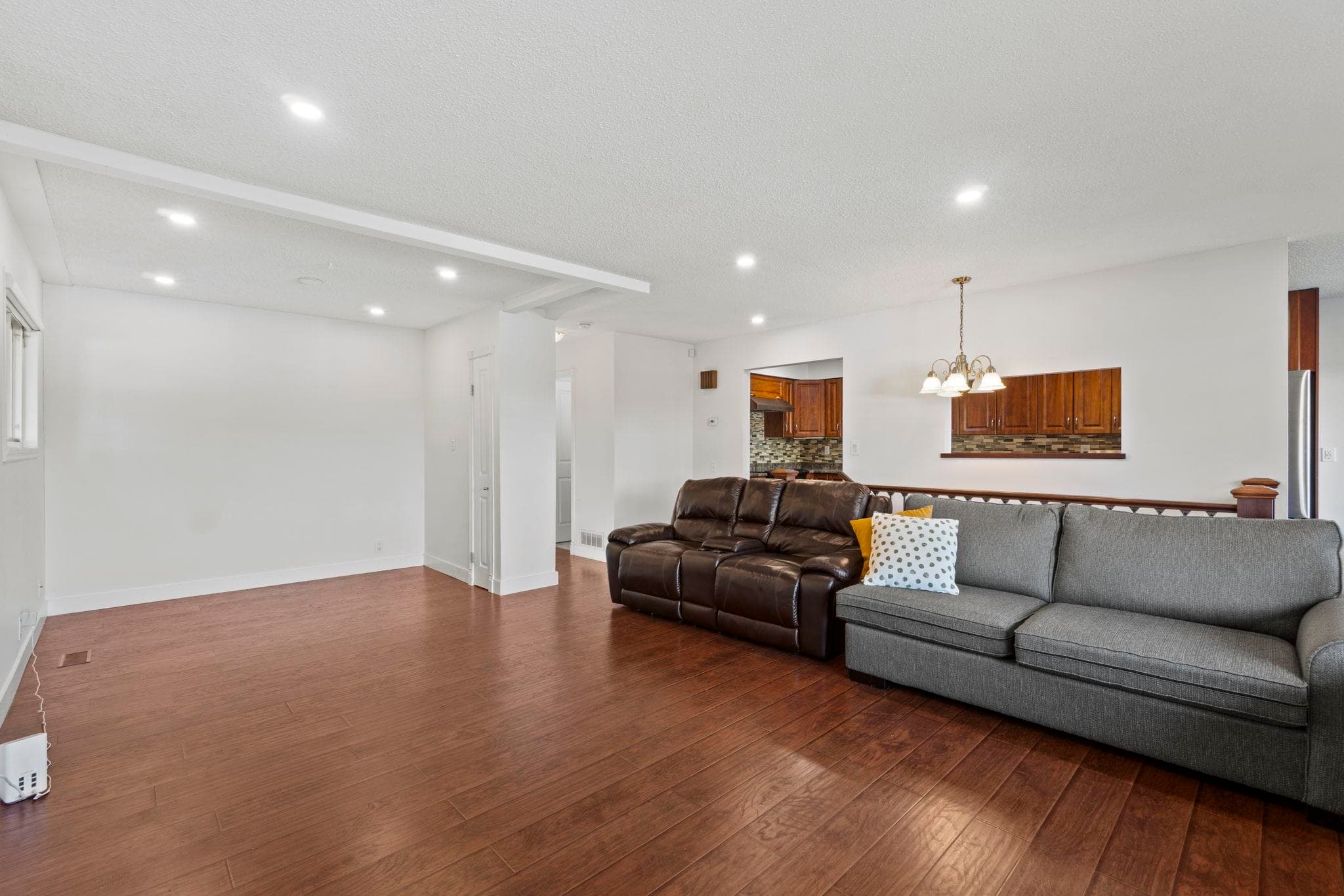 644 Alderson Avenue, Coquitlam, V3K 1T5 — photo 3