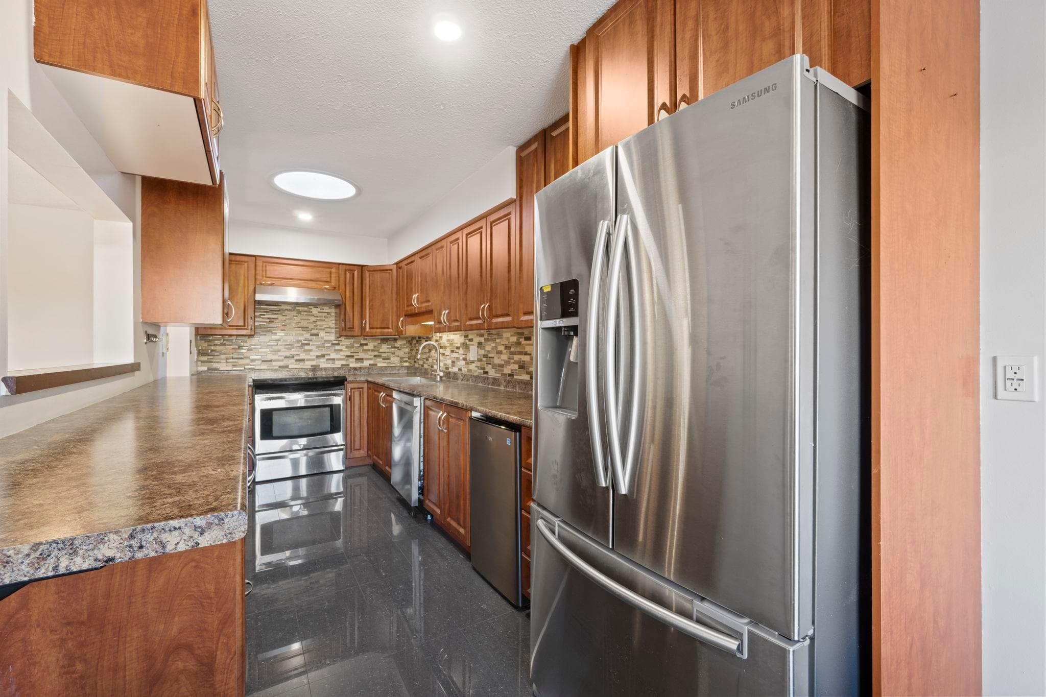 644 Alderson Avenue, Coquitlam, V3K 1T5 — photo 5