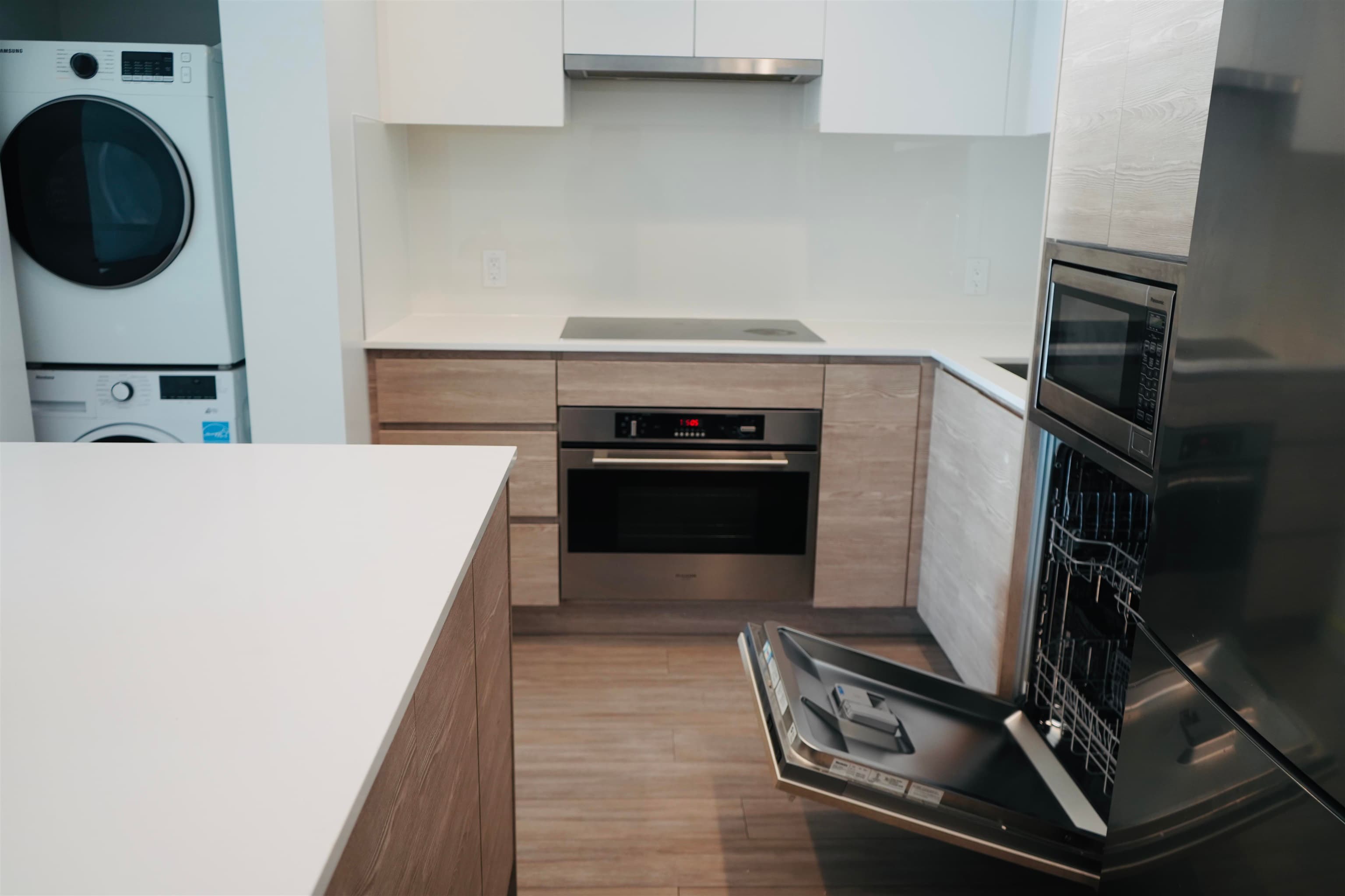 2710 - 13655 Fraser Highway, Surrey, V3T 0P8 — photo 4