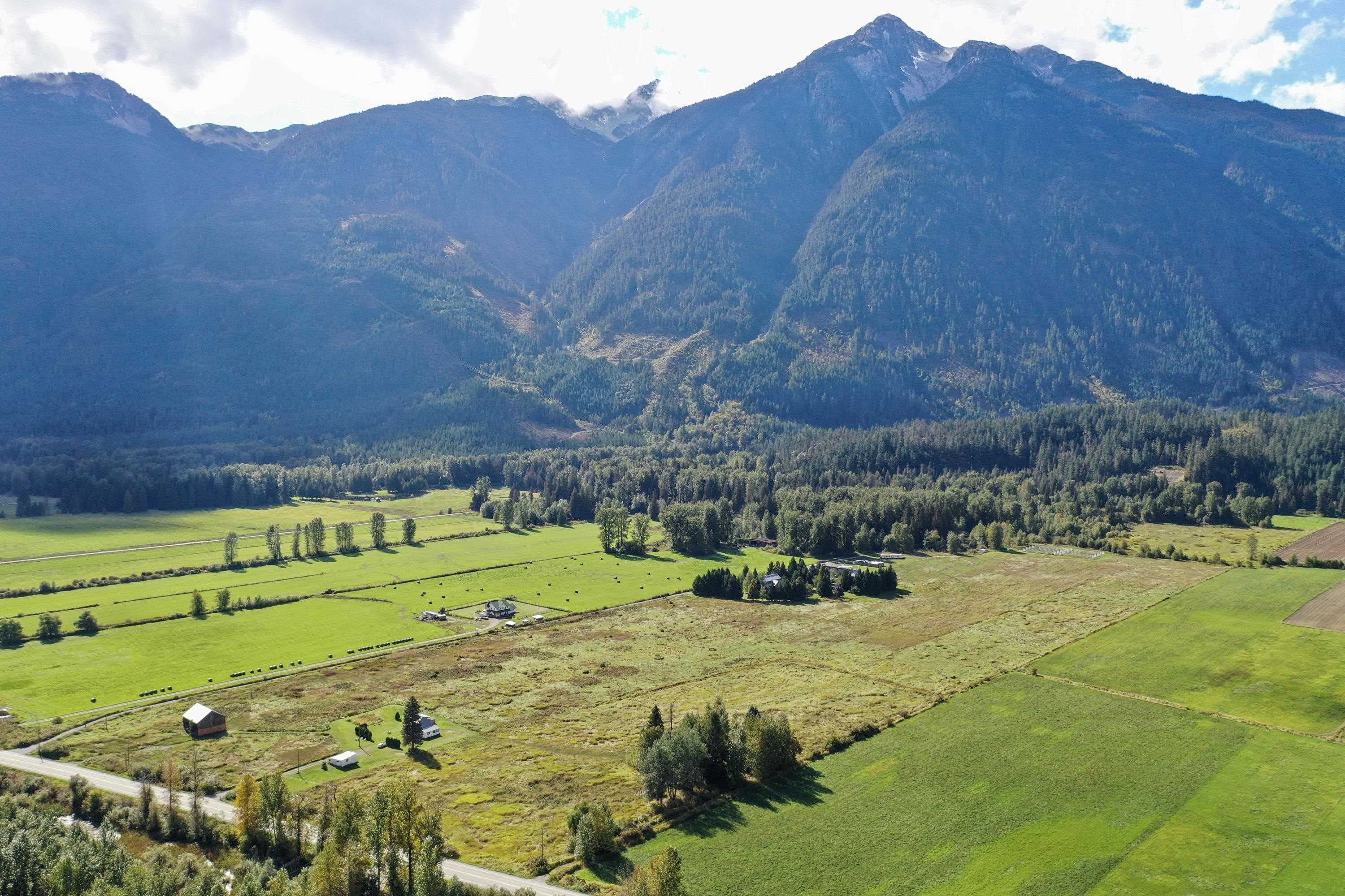 8891 Pemberton Meadows Road, Pemberton, V0N 2L2 — photo 2