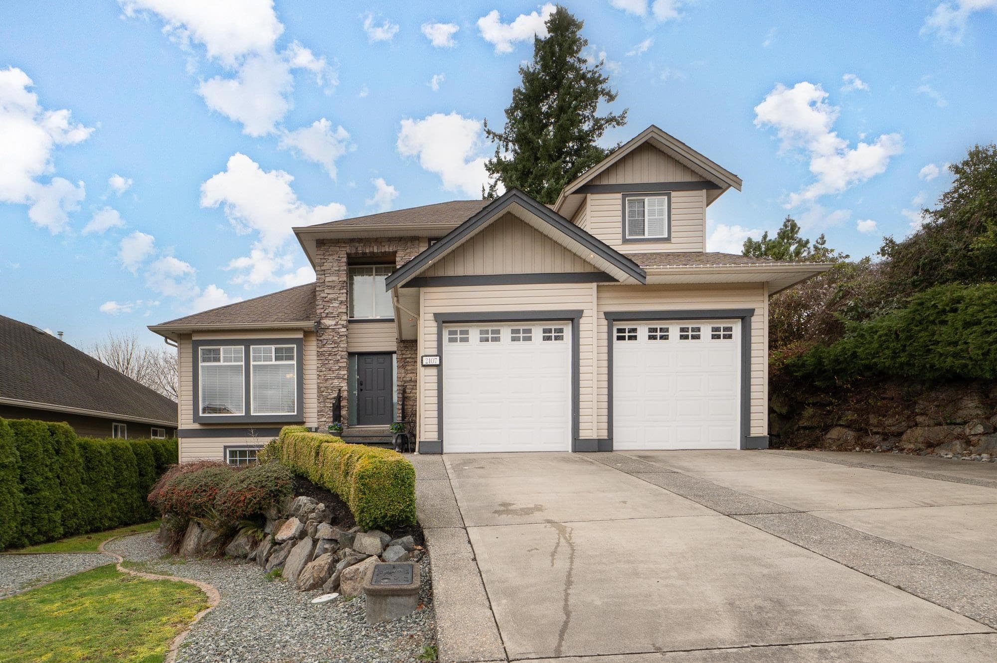 2107 Essex Drive, Abbotsford, V2S 7R8 — photo 1