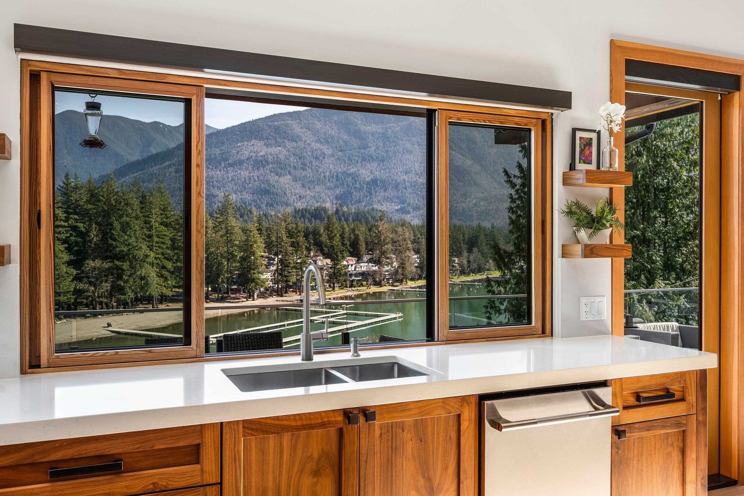 309 Munroe Avenue, Cultus Lake, V2R 5A2 — photo 1