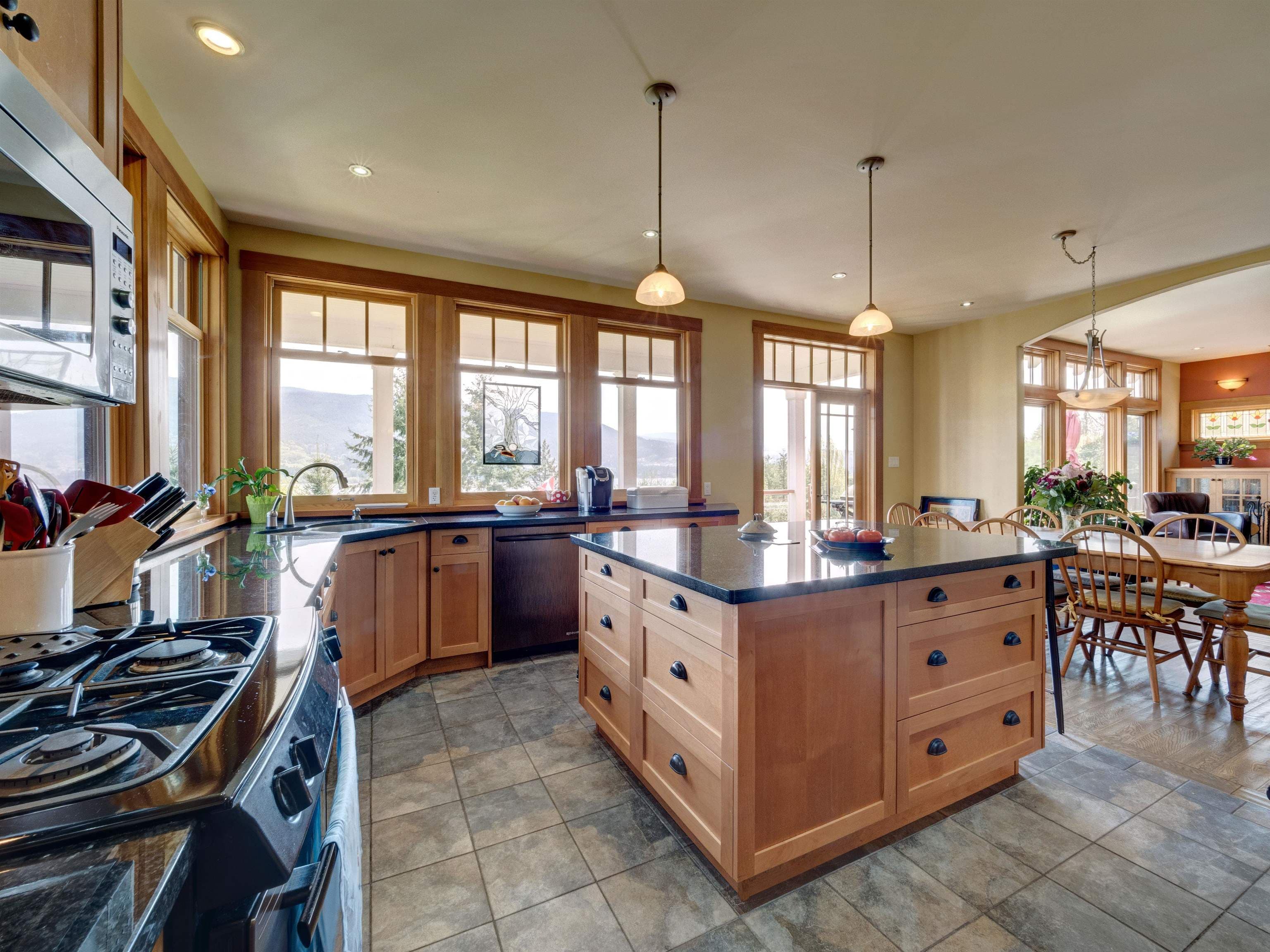 6373 N Gale Avenue, Sechelt, V7Z 0P7 — photo 4
