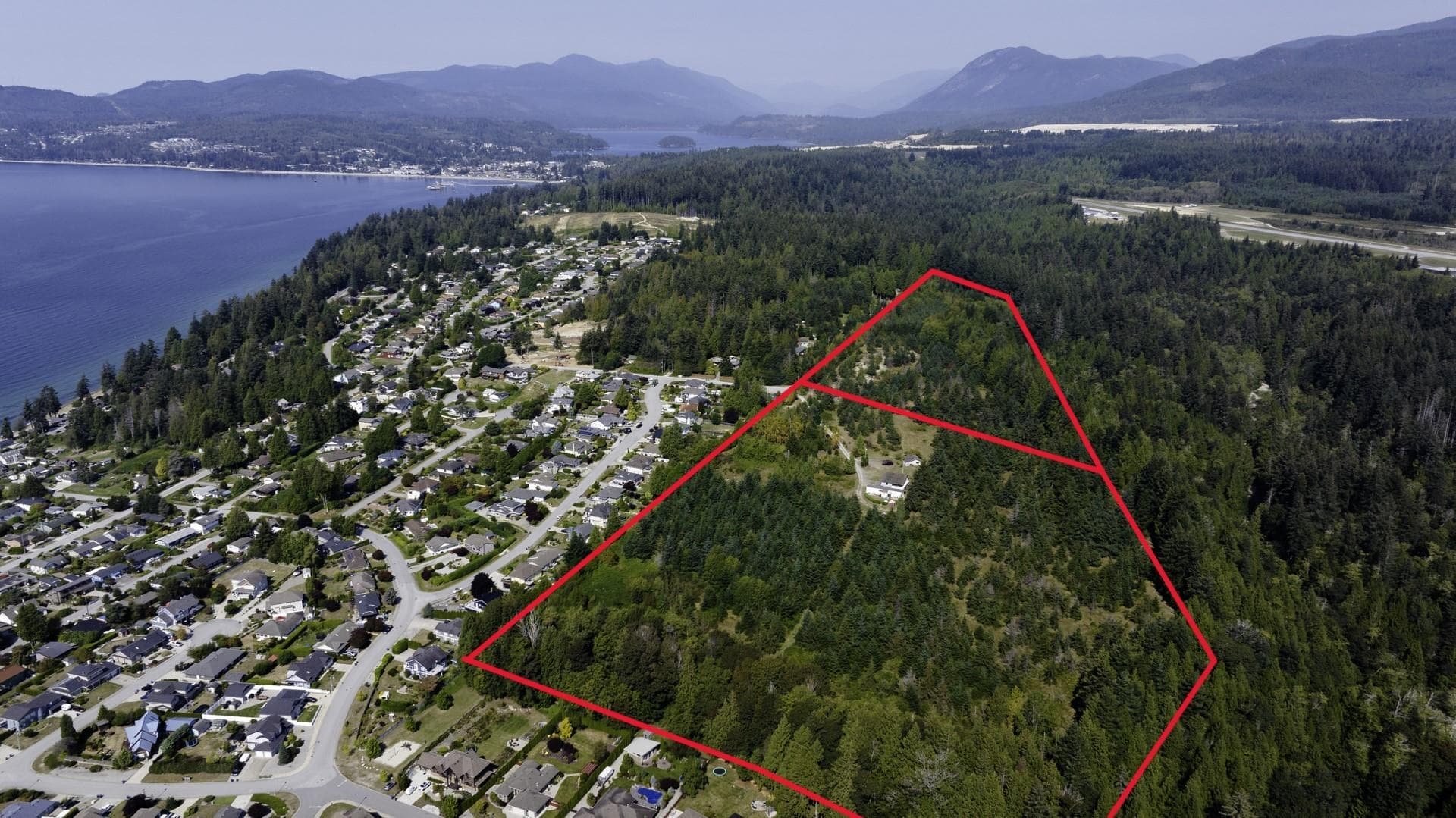4860 Skylark Road, Sechelt, V7Z 0G4 — photo 2