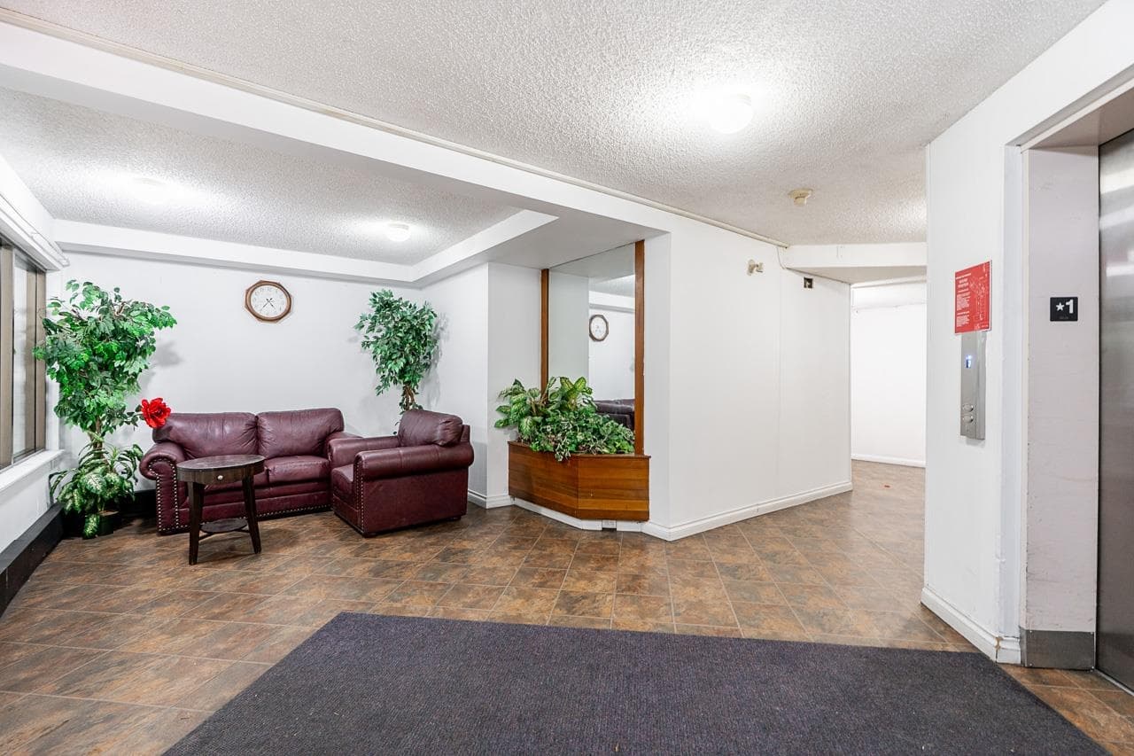 203 - 10680 151a Street, Surrey, V3R 8T4 — photo 3