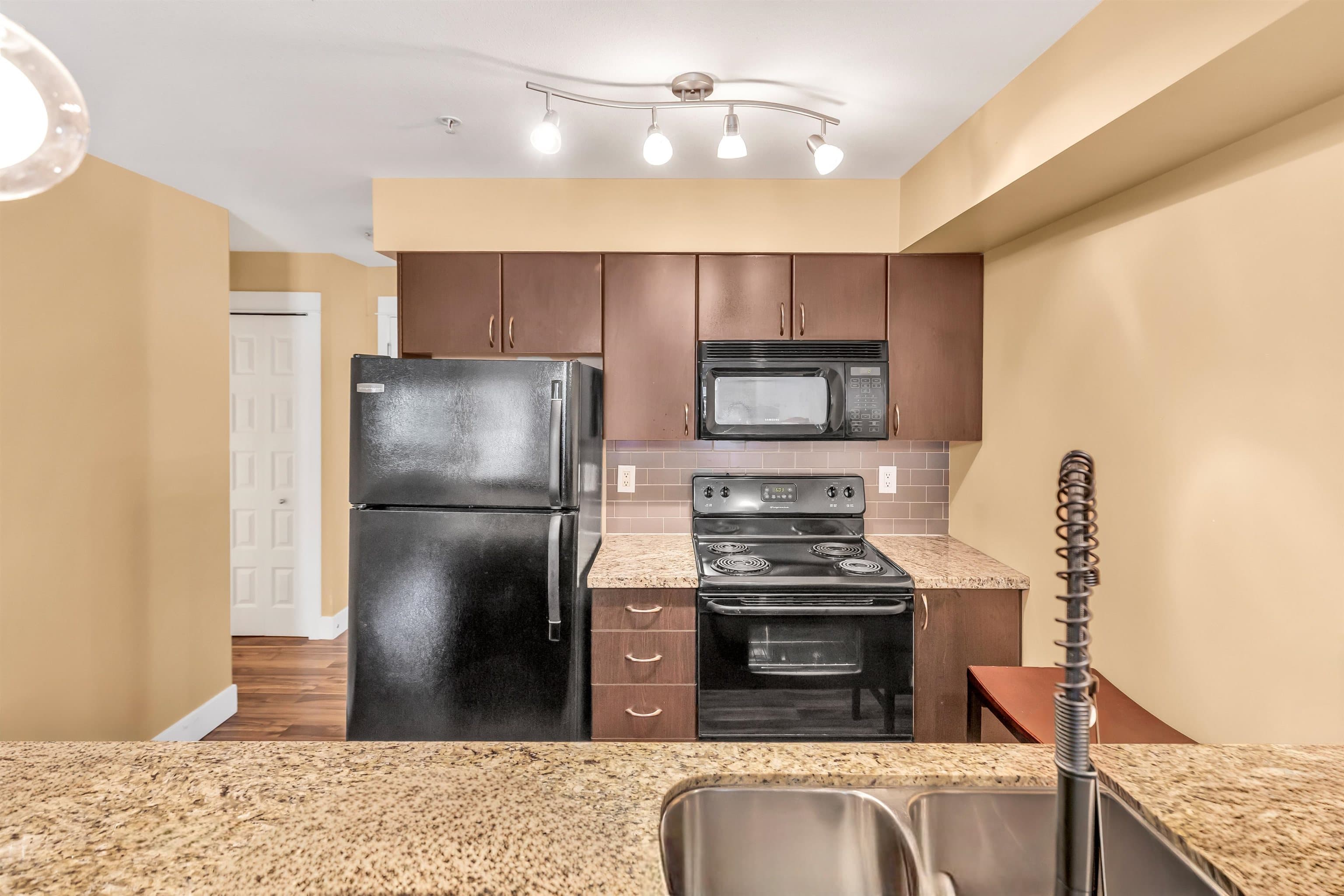 209 - 2515 Park Drive, Abbotsford, V2S 0B2 — photo 3