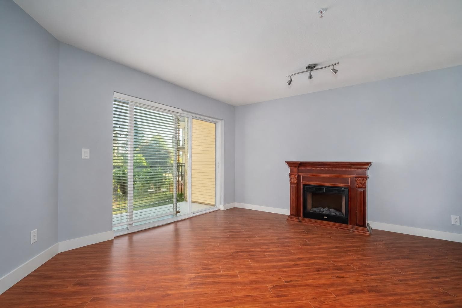 202 - 2955 Diamond Crescent, Abbotsford, V2T 2L5 — photo 3
