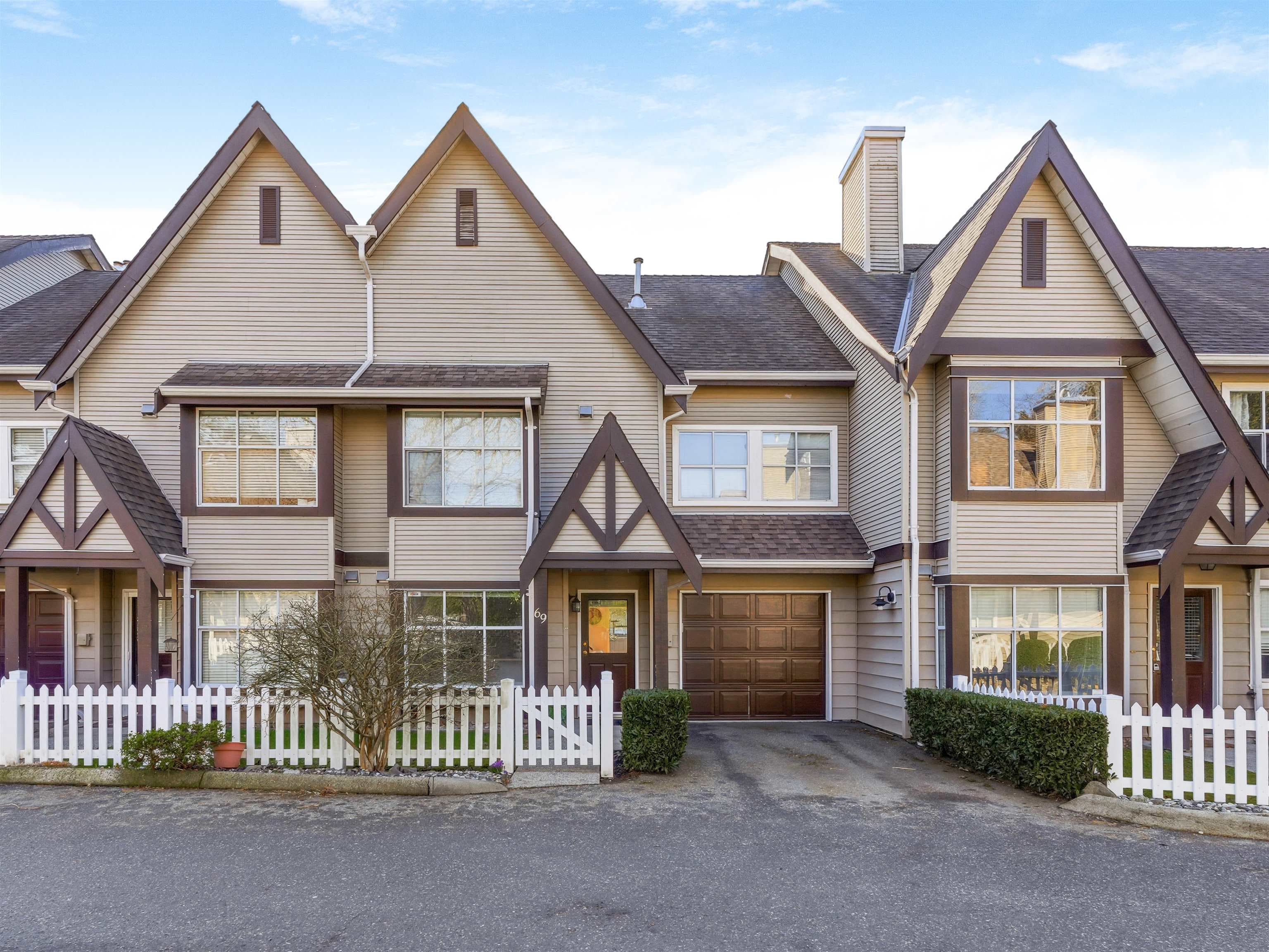 69 - 12099 237 Street, Maple Ridge, V4R 2C3 — photo 1