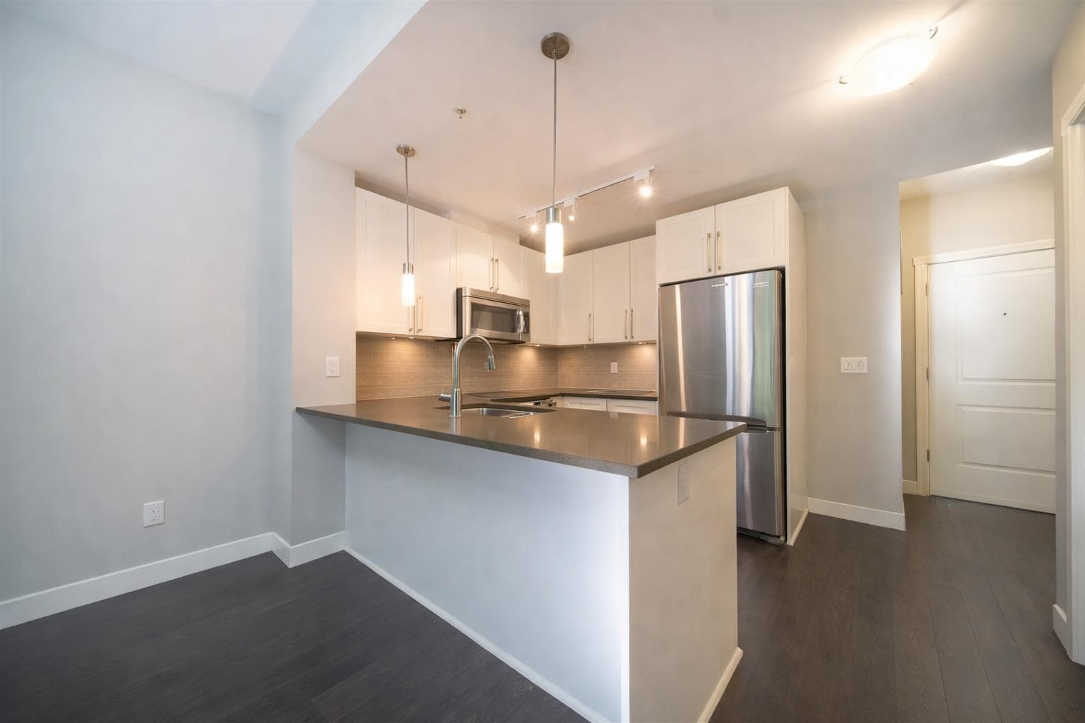310 - 14358 60 Avenue, Surrey, V3X 0G3 — photo 2