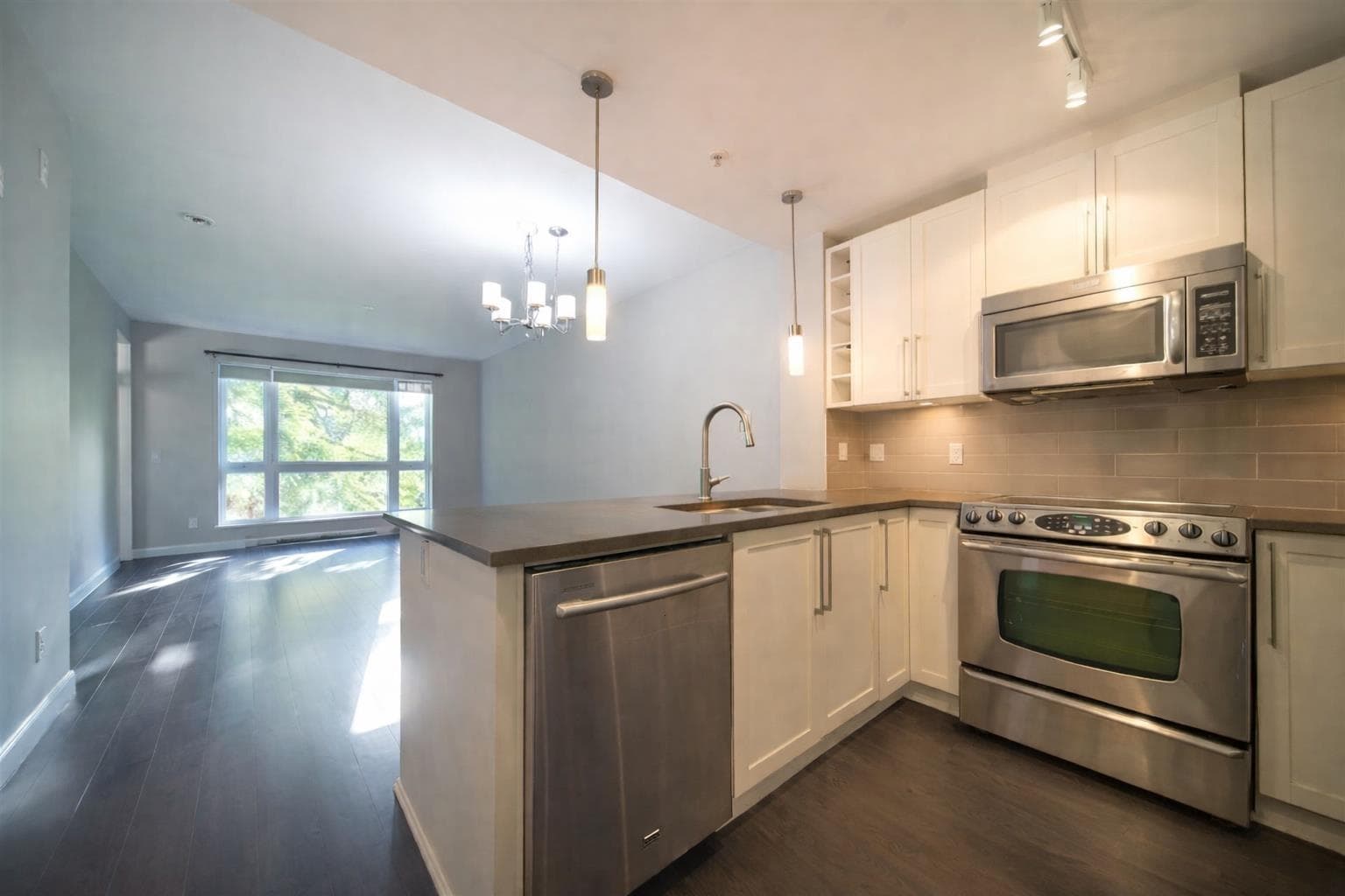 310 - 14358 60 Avenue, Surrey, V3X 0G3 — photo 4