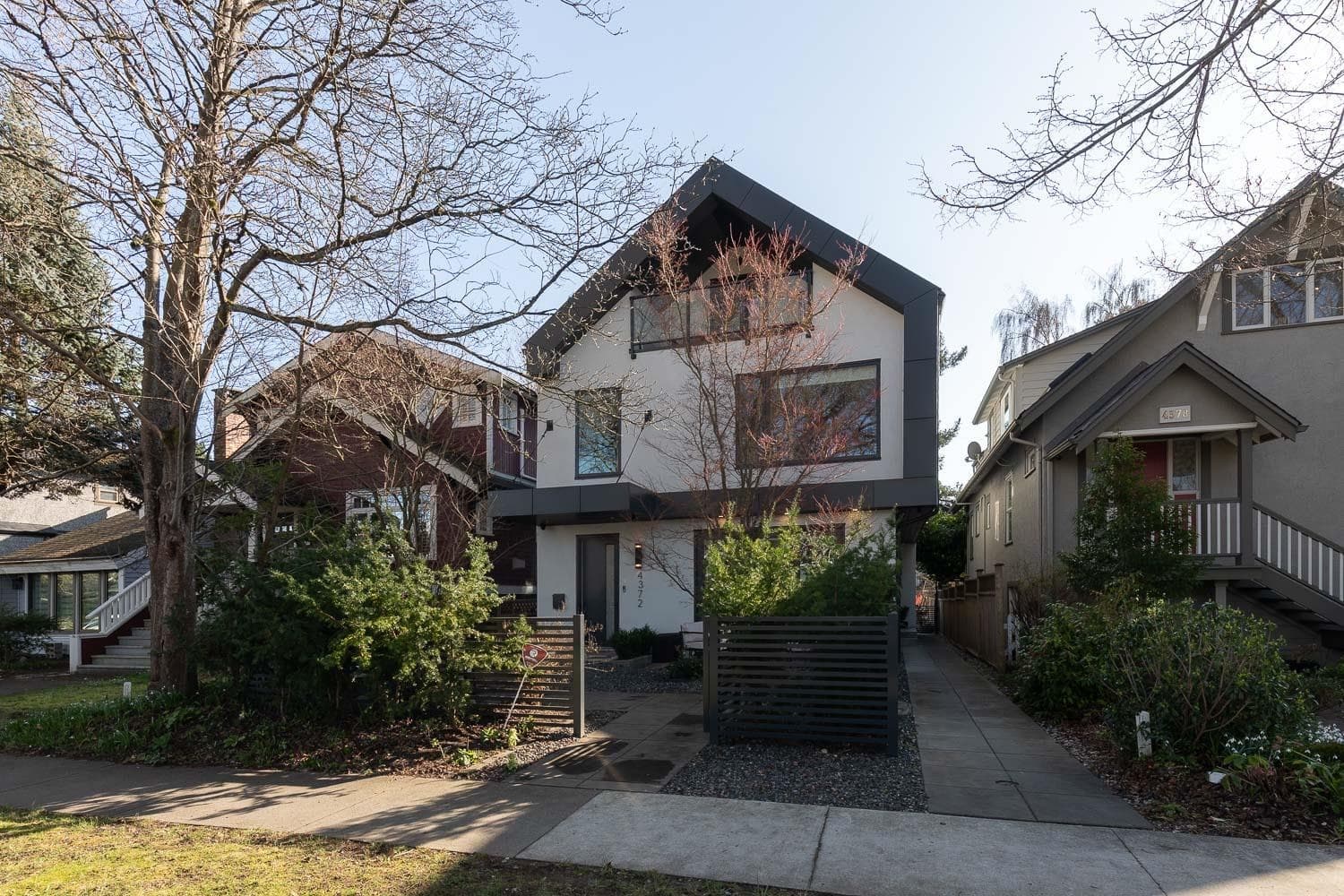 4372 W 13th Avenue, Vancouver, V6R 2T9 — photo 2